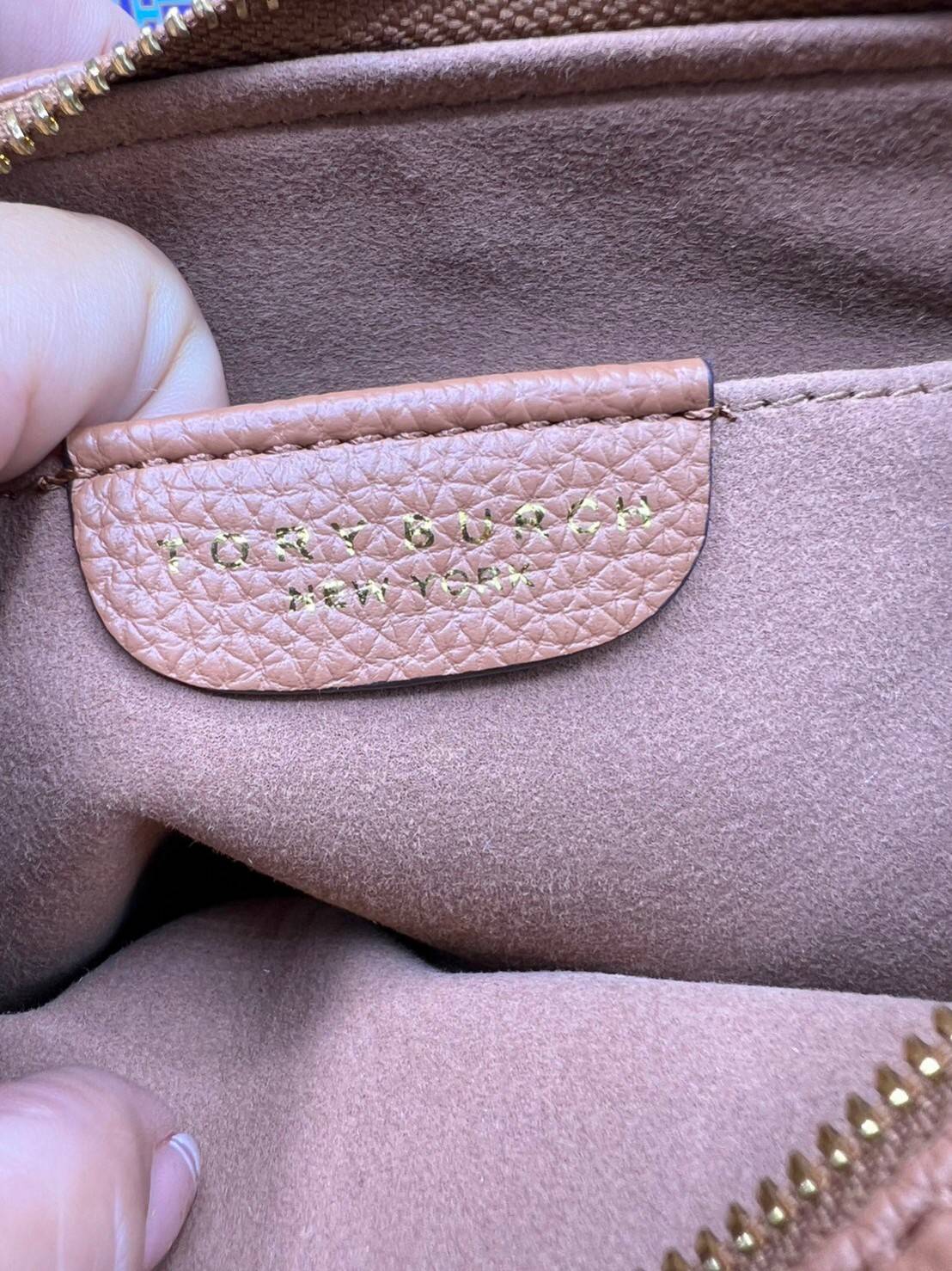 TORY BURCH Miller Mini Crossbody Bag / TORY CAMERA BAG / TORY BAG พร้อมส่ง 5 สี กระเป๋าสะพายใบเล็กมินิมอลในรูปทรงใหม่ที่คล่องตัว