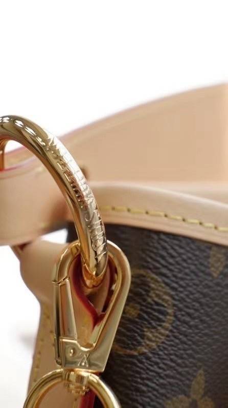 Louis Vuitton Monogram Delight Canvas กระเป๋าสะพายข้างทรงสูงใบใหญ่หนังแกะสังเคราะห์ หูหิ้วปั้มโลโก้ ด้านในมี1ช่องซิป 1ช่องใส่ของจุกจิ๊ก อะไหล่ทองหรูหรา มีสายยาว ถอดสายได้ ปรับระดับได้ จุของได้เยอะ หรูหรา สวยงาม เหมาะกับทุกโอกาศ ต้องมีติดตู้ห้ามพลาดเลยค่า