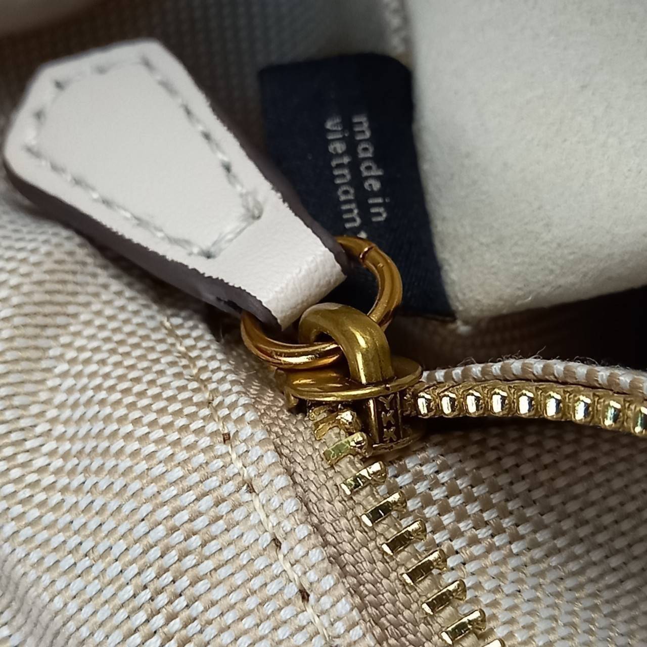 COACH SOFT TABBY SHOULDER BAG (C4823//C5261) กระเป๋าถือ กระเป๋าสะพาย ที่ใครๆก็เข้าถึงได้ หรูหรา คลาสสิค ลุคเรียบร้อย แต่ความสวยไม่น้อย! ดาเมจความลุคผู้ดีรุนแรงมาก!!เกินต้าน!!// วัสดุหนังแท้ทั้งใบ หนังเรียบ หนังนิ่มมากๆ อยู่ทรงสวยมากๆด้วย// ด้านในโล่งกว้าง