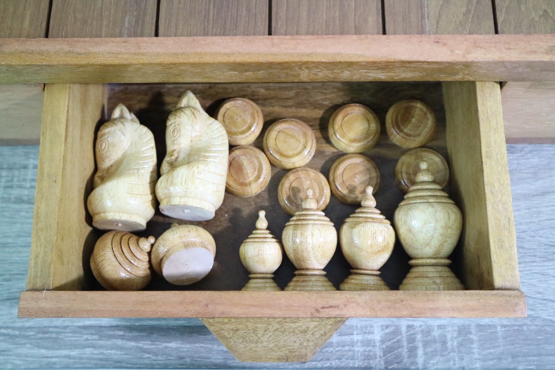 ชุดหมากรุกไทยกระดานลิ้นชักพร้อมตัวหมากรุกชุดคาณฑีวะ