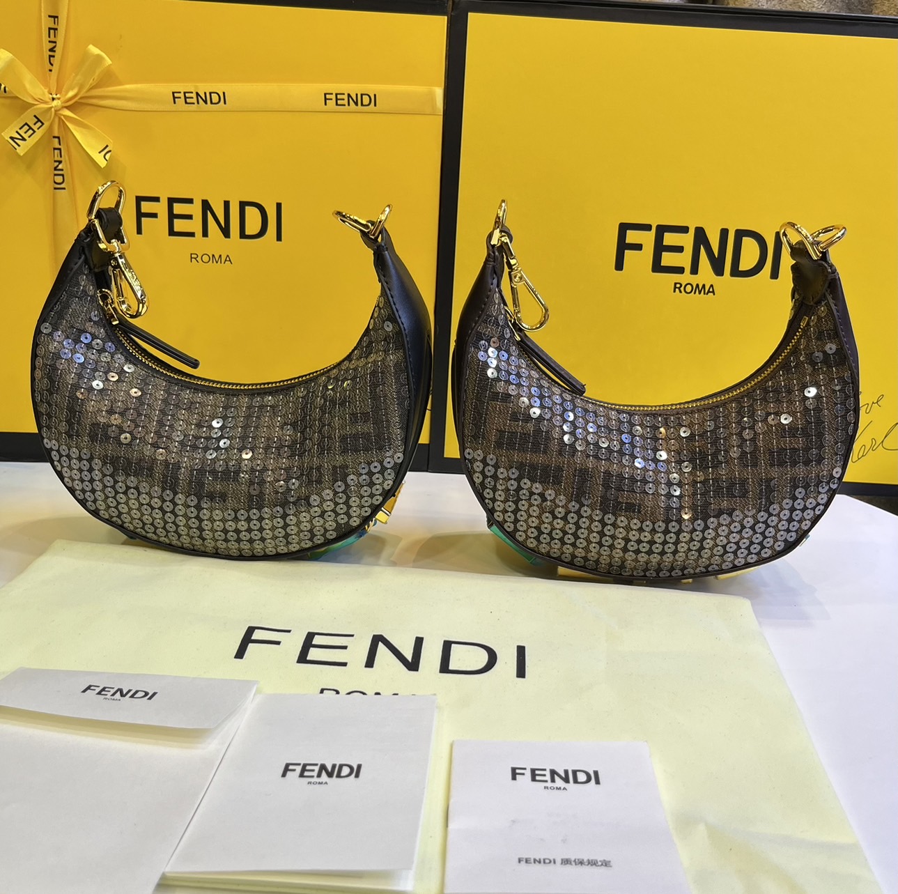 FENDI NANO Fendigraphy Bag fabric charm / Fendi hobo bag 20cm พร้อมส่ง กระเป๋าสะพายไหล่เฟนดิปักเลื่อมรุ่นใหม่ สวยหรู **สินค้าเกรดออริจินอล 1:1 สลับแท้