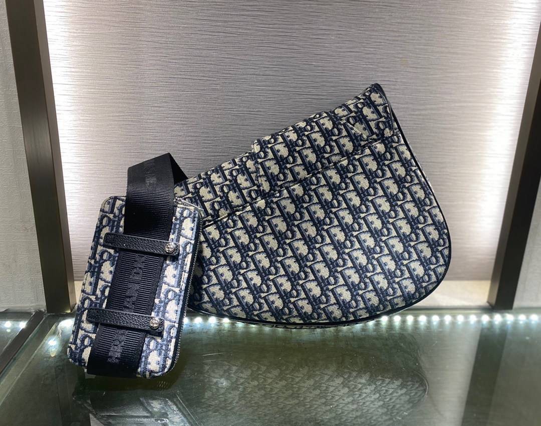 หนังแท้ DIOR MAXI SADDLE BAG Beige and Black Dior Oblique Jacquard พร้อมส่งที่ไทย งานหนังแท้และผ้าแจ็คการ์ดออริจินอล ภาพสินค้าถ่ายจากงานขายจริง ใช้งานต่างประเทศได้