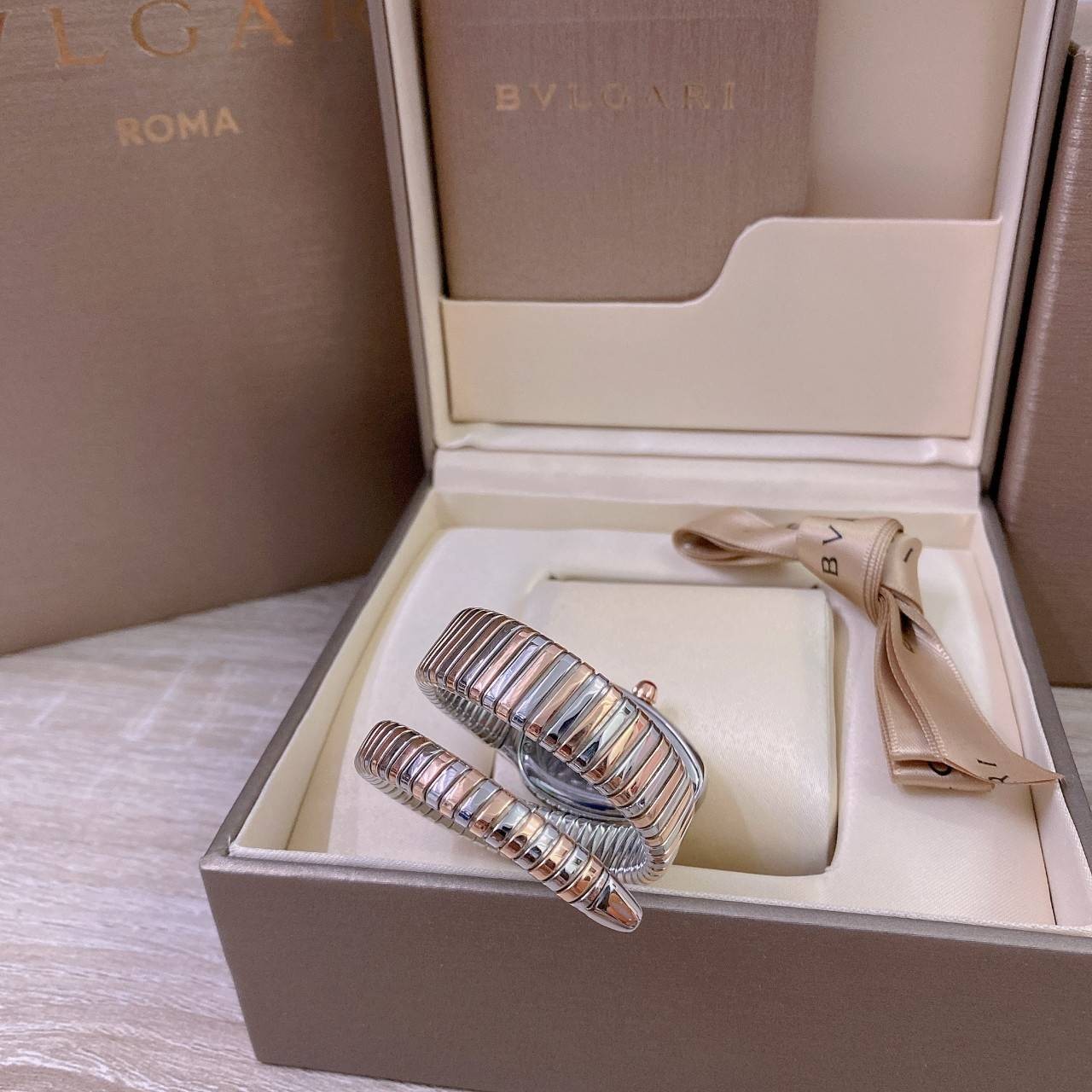 BVLGARI SERPENTI WATCH 24mm 26mm นาฬิกาบุลการี รุ่นหน้าปัดล้อมเพชร นาฬิกาผู้หญิง ภาพสินค้าถ่ายจากงานขายจริง