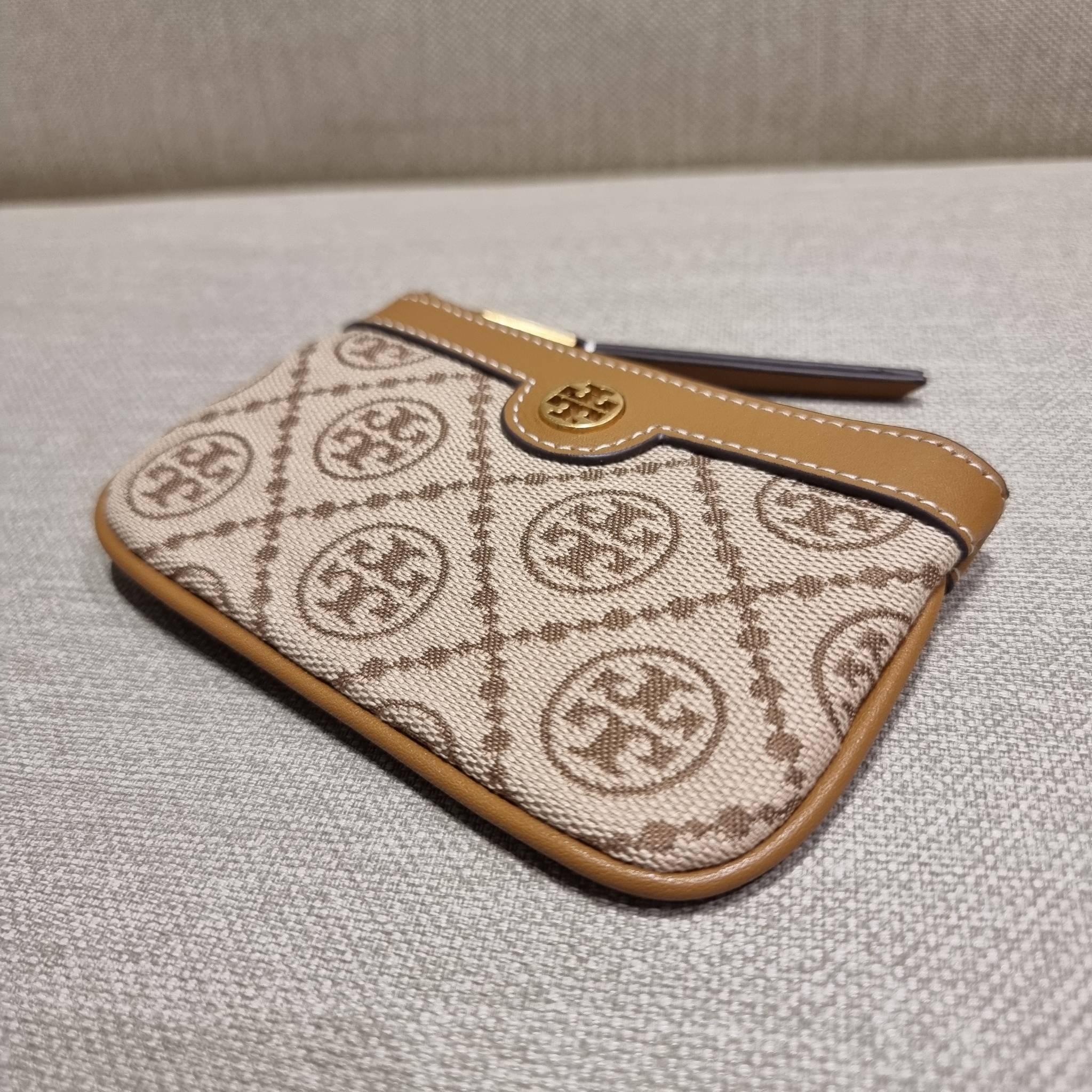 TORY BURCH T MONOGRAM CARD CASE KEY RING ใหม่ล่าสุด กับกระเป๋าเอนกประสงค์สำหรับถนอมบัตร น่ารัก คิ้วท์ๆ ใบจริงน่าใช้มาก