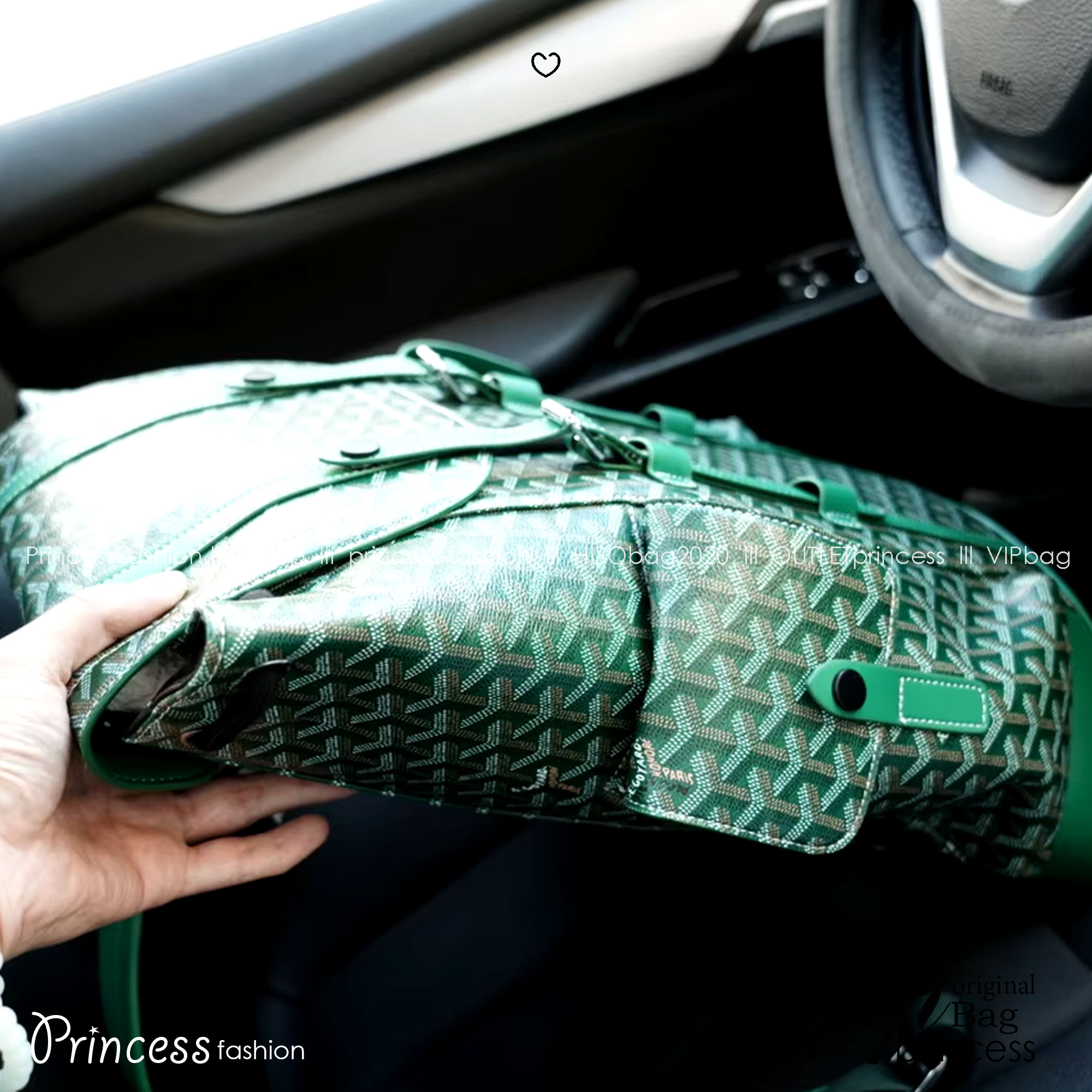 Goyard Backpack Bag Large Size กระเป๋าเป้ใบใหญ่ ดีไซน์สวยคลาสสิกเป็นเอกลักษณ์ ใช้ได้ทั้งหนุ่มๆและสาวๆ ตกแต่งลวดลายโลโก้แบรนด์เรียบหรู ภายในจุของได้เยอะมาก ใหญ่จริง!! ใบนี้คุ้มค่าราคามากๆ ทั้งดีไซน์และฟังก์ชั่นการใช้งาน ตอบโจทย์แน่นอน จะใส่เสื้อผ้าสำหรับ s