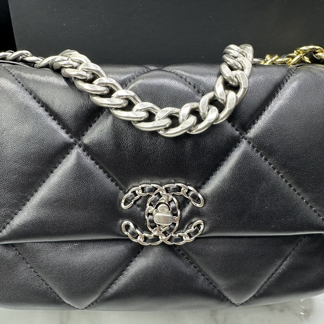 ORI หนังแท้ | CHANEL 19 Flap Bag 25cm กระเป๋าสะพายรุ่นยอดนิยม หนังนิ่มนุ่มลื่น หรูหราระดับตำนาน สวยงามเหนือกาลเวลา