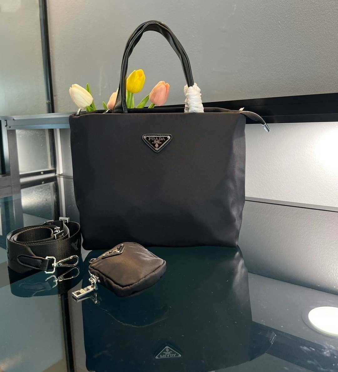 Prada nylon tote bag 9" กระเป๋าสะพายผ้าไนลอน พร้อมใบเล็ก ภาพถ่ายจากงานขายจริง ใช้งานต่างประเทศได้