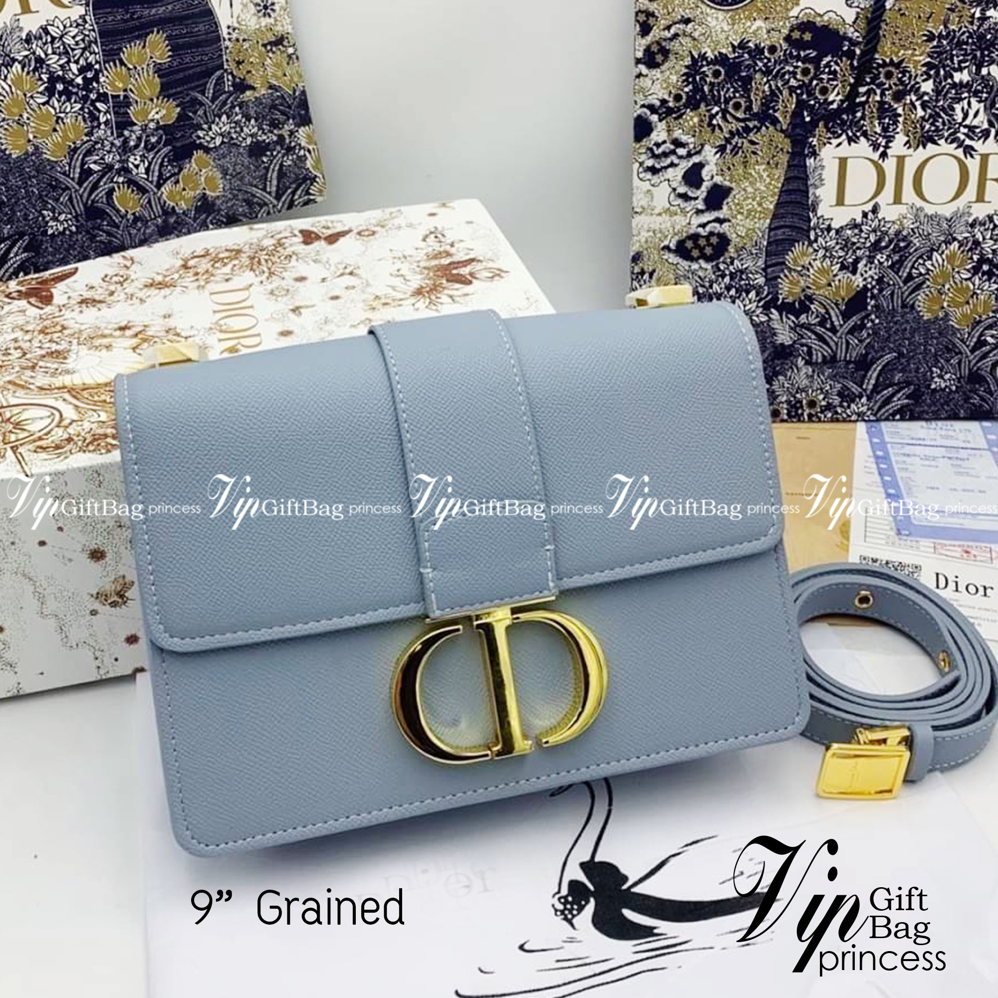 Dior 30 Montaigne Bag in Grained 9" รุ่นหนังลายเกรน กระเป๋าสะพายดิออร์ เอกลักษณ์ของความหรู น้ำหนักเบา ไอเท็มหายาก!! Best seller!! ยกให้น้องเลย!! ดีไซน์เรียบหรูในความเป็นเอกลักษณ์ ใช้งานง่าย สะดวก ได้ทุกโอกาส แนะนำเป็น everyday bag ติดตัวไว้เลยจ้าสาวๆ