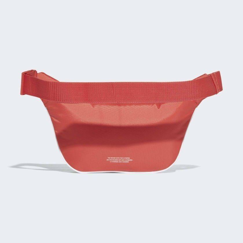 ADIDAS ORIGINALS ADICOLOR WAIST BAG ของมันต้องมี!! กระเป๋าคาดอก/คาดเอวสุดชิค ดีไซน์เรียบง่าย แต่สะพายแล้วเท่ คลาสสิคสุดๆ!! วัสดุ Nylon+Polyester กันน้ำได้ เปิด-ปิดฝากระเป๋าด้วยซิป หัวซิปปั๊มแบรนด์เป็น signature ภายในมีช่องโล่งกว้าง ใส่ของได้พอสมควร ใส่มือ