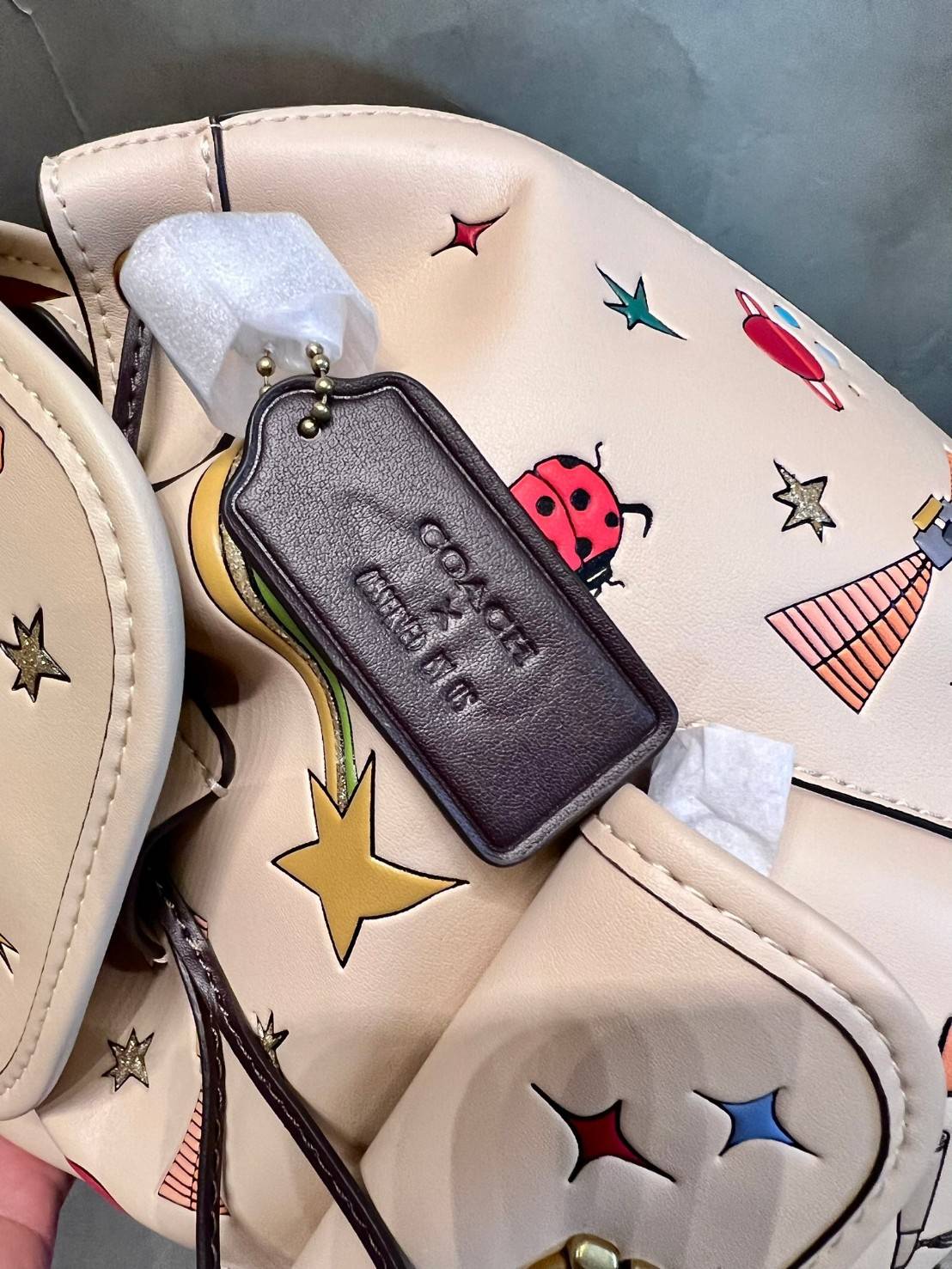 COACH X Observed By Us Riya Backpack 21 In Colorblock CK400 พร้อมส่งที่ไทยก่อนใคร กระเป๋าวสะพายหลังแบบมีหูหิ้ว หนังแท้อย่างดี หนังนิ่มละมุนมือมากค่ะ ไม่แข็งทื่อๆนะคะ!