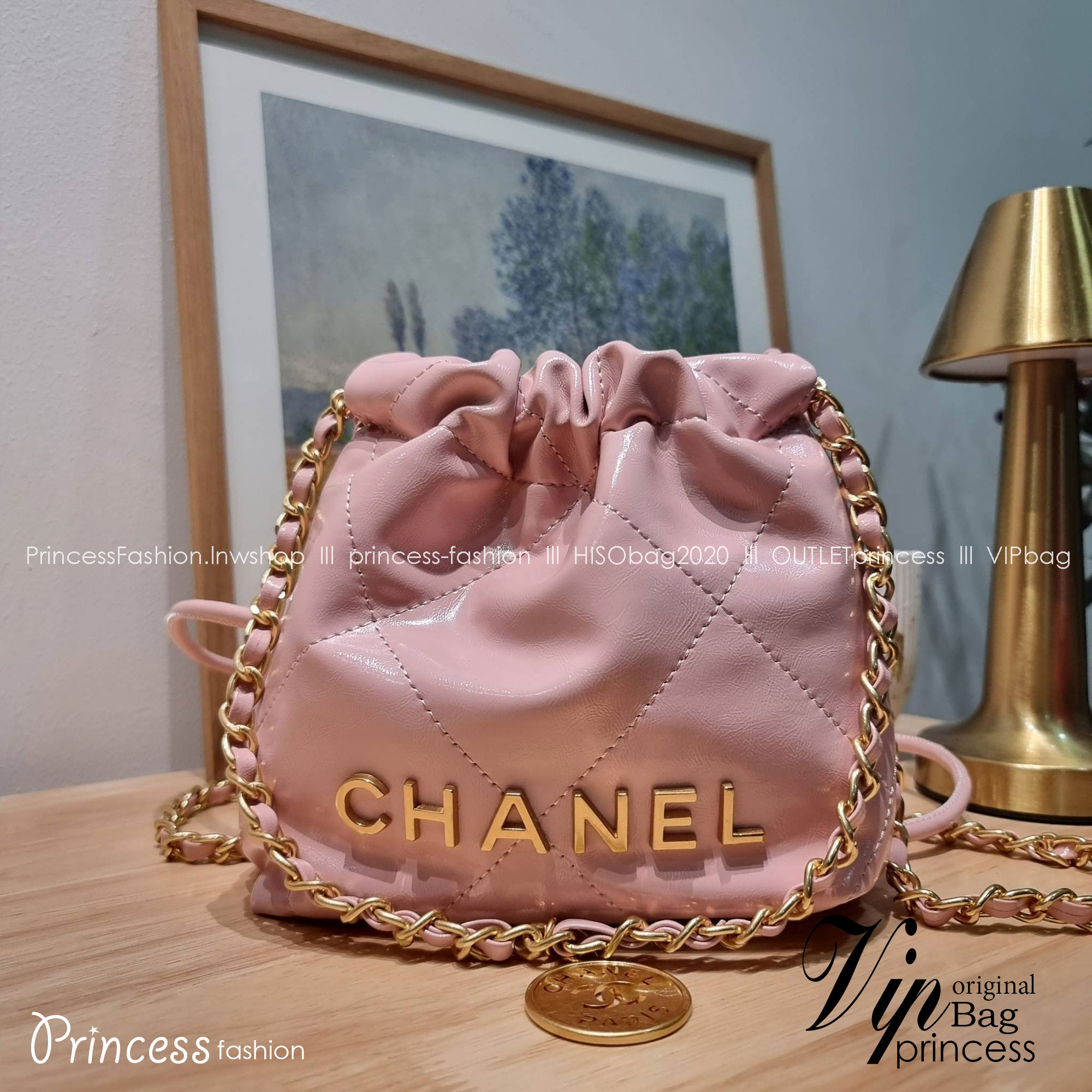 Chanel 22 mini bag / CHANEL 22 MINI HANDBAG พร้อมส่ง 4 สี กระเป๋าสะพาย ดีไซน์เรียบหรู โดดเด่นจากสายสะพายโซ่สีทอง และเหรียญโลโก้ ใช้ได้ง่ายๆไปเลยทุกโอกาส
