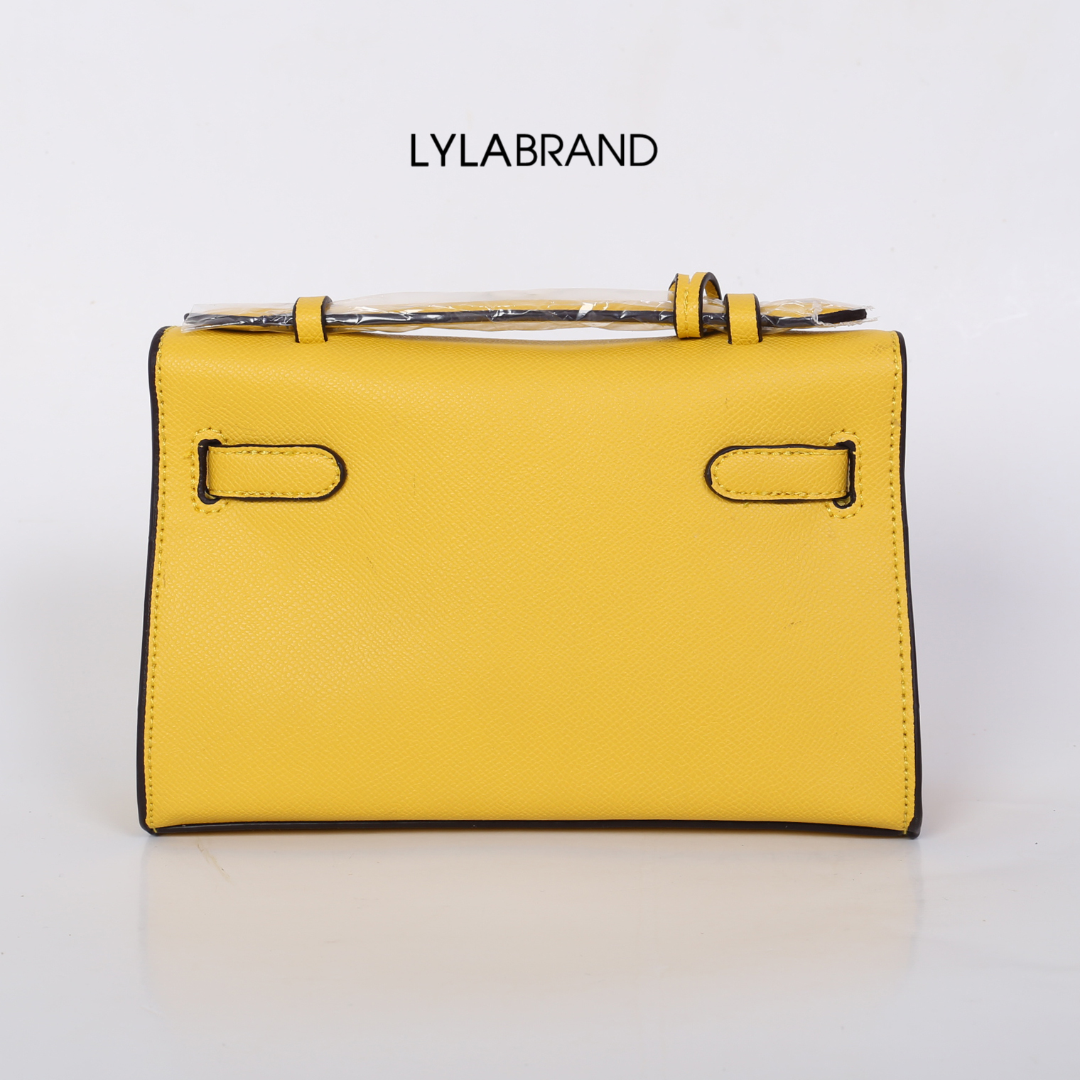 LYLABRAND🔔 KELLY MINI SIZE 22 CM / EPSOM PU TOP PREMIUM มาพร้อมสายหนังและสายโซ่คุณภาพดีสุดๆ ใบเล็กน่ารักพอดิบพอดีถือเป็นครัชออกงานได้ให้ลุคหรูสุด หรือจะใส่กับชุดทำงาน กางเกงยีนส์ ได้หมด ครบเลยค่ะ ให้ลุค ผู้ดีมากๆ ใส่ iphone plus ได้ทุกรุ่น มีสีให้