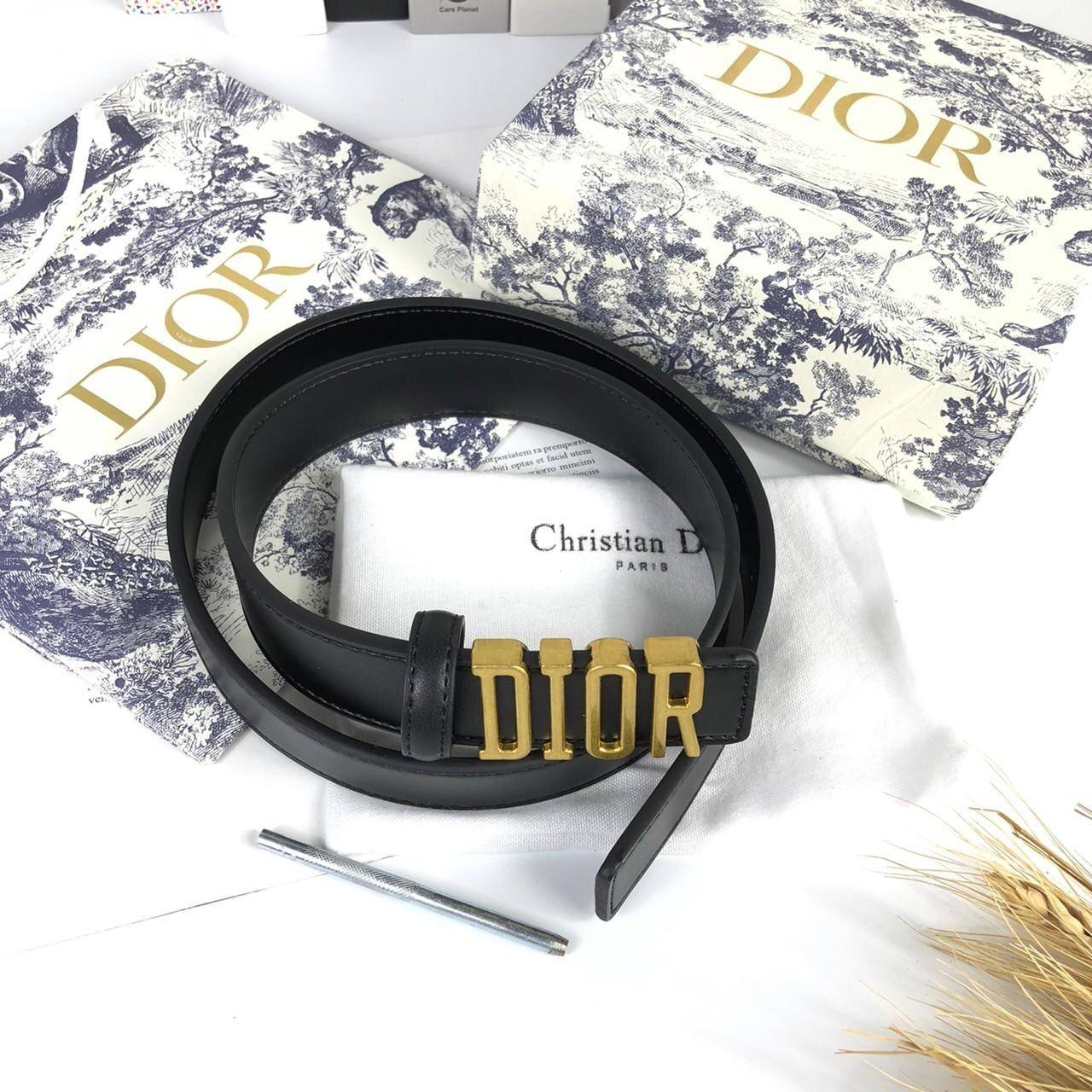 VIP 🥂 DIOR Belt เข็มขัดดิออร์สุดหรูสายหนังแท้ เป็นรุ่นตามหาเลยค่า งานสวยมาก ภาพถ่ายจากงานขายจริง โลโก้ 3D Gold metal เข้าได้กับทุกลุ๊คสไตล์การเเต่งตัว สวยหรูดูดีมีระดับ ไอเท็มนี้แนะนำเลยค่าา มาน้อยรีบๆ หน่อยน้าา