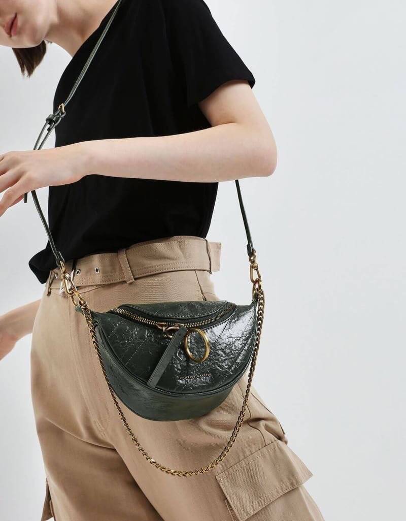 CHARLES & KEITH WRINKLED EFFECT RING ZIP TASSEL CROSSBODY BAG กระเป๋าสะพาย/คาดเอว/คาดอกรุ่นใหม่ล่าสุด เปิด-ปิดด้วยซิป ภายในโล่งกว้างมีช่องเล็กใส่บัตร จุของได้เยอะ ดีไซต์เก๋ไม่ซ้ำใคร มาพร้อมสายสะพาย 2 สายให้เลือกสะพายได้หลากหลายแบบไม่มีเบื่อแน่นอนจ้า
