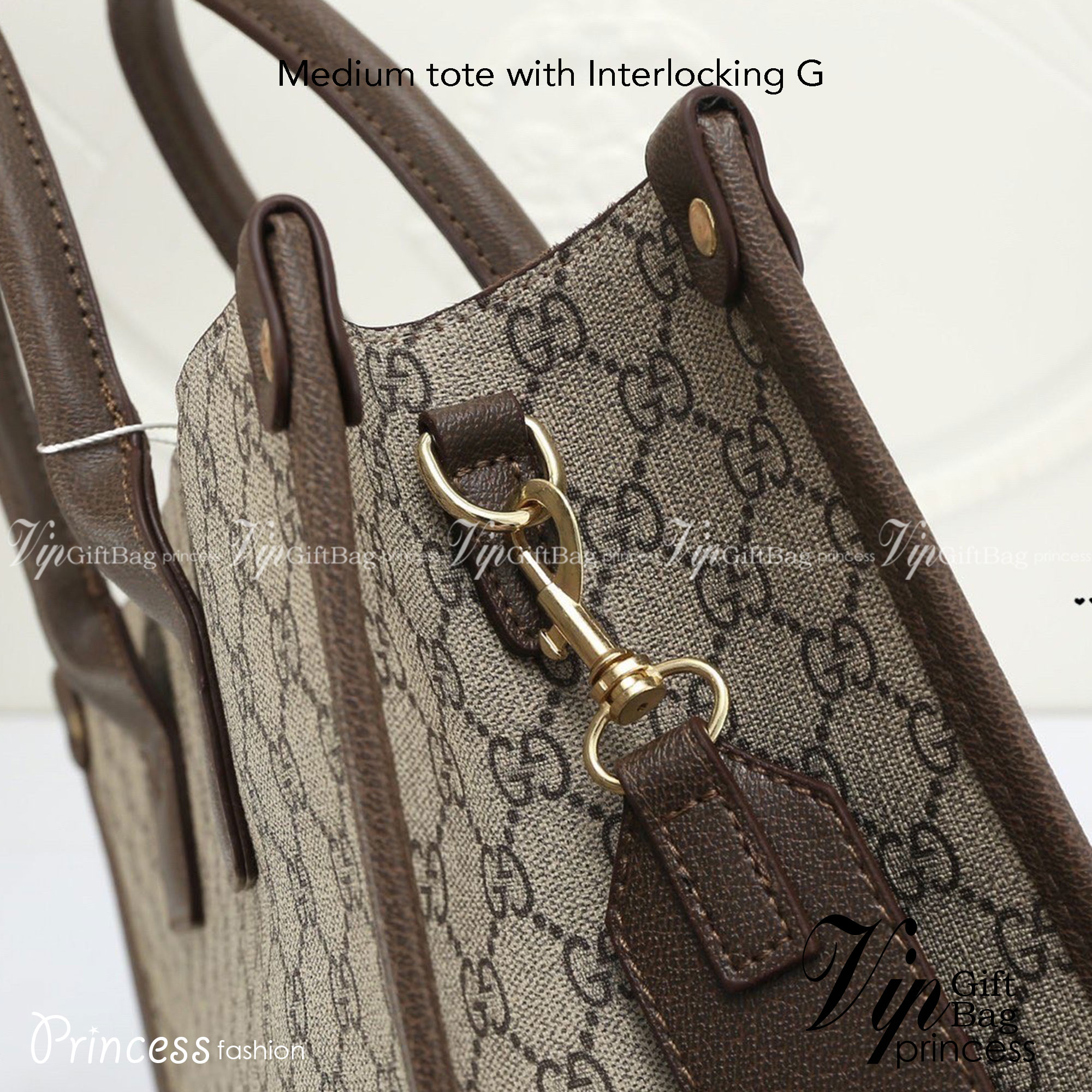 GUCCI Medium tote with Interlocking G กระเป๋าใบใหญ่ทรงโท้ท เซท 2 ใบ มาพร้อมใบเล็กแยกใช้ได้ คุ้มค่ามากกระเป๋าทรงเหลี่ยมใบใหญ่ใส่เอกสารได้ไม่ต้องพับมีช่องซิปเล็กด้านใน มาพร้อมสายยาวสะพายไหล่ได้