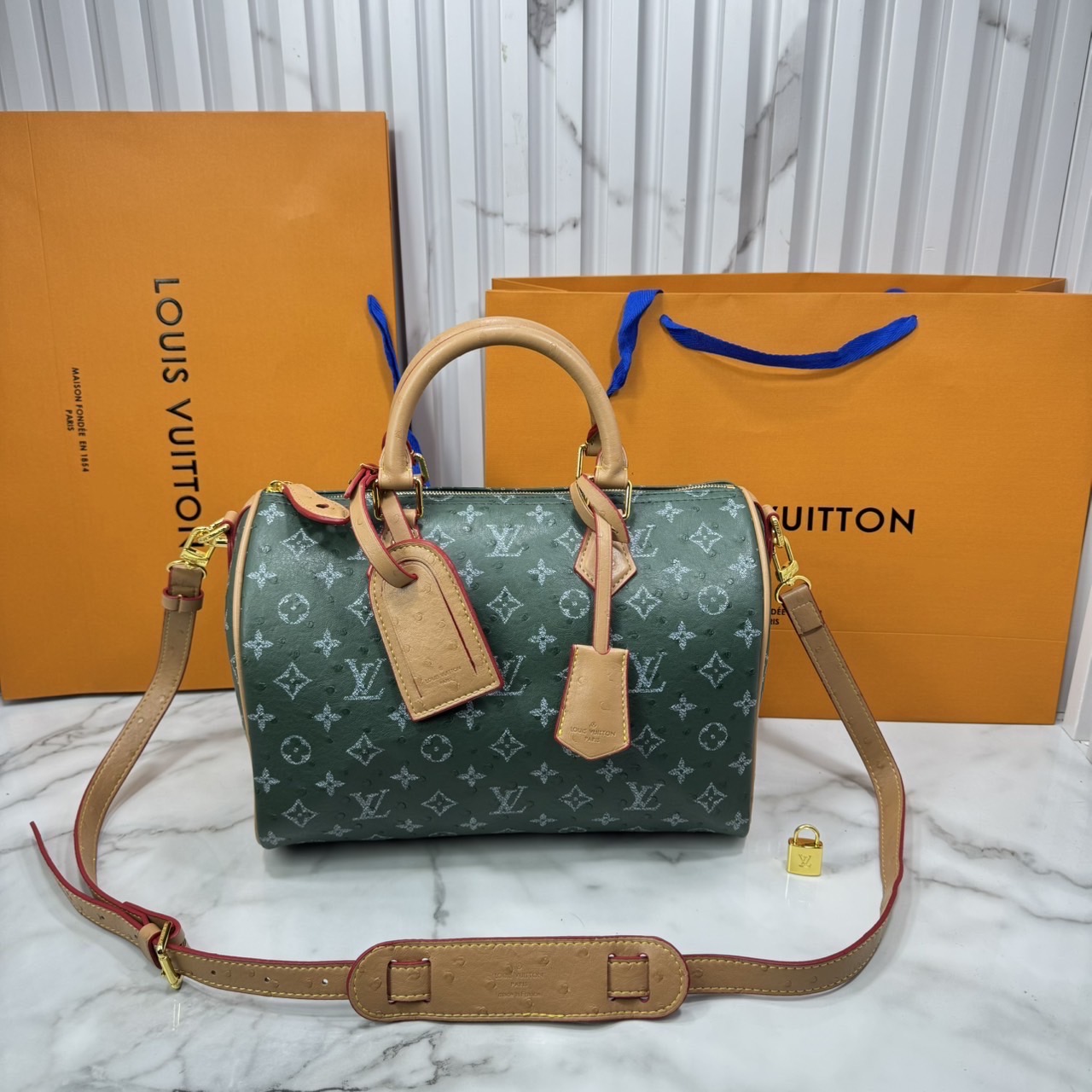 ORI หนังแท้ | LV Speedy P9 Bandoulière 30 Bag กระเป๋าสะพายทรงหมอนสปีดี้ใบใหญ่ คอลใหม่ล่าสุดหรูหราโดดเด่น แต่งลายนูนเพิ่มเท็กเจอร์เต็มใบ รูปทรงใช้งานง่ายสวยตลอดกาล