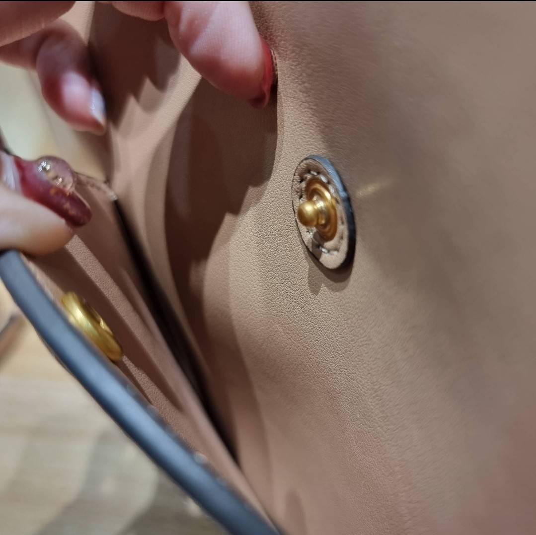 TORY BURCH ECO ELLA TOTE BAG / TORY TOTE BAG พร้อมส่ง 3 สี กระเป๋าสะพายทรงโท้ท ขนาดกำลังสวย จุของได้เต็มที่ รูปทรงคลาสสิคชวนใช้ โดดเด่นด้วย patch โลโก้ คอลเลคชั่นน้องใหม่ ส่งมาให้สาวๆได้ใจฟูอีกหนึ่งไอเท็ม