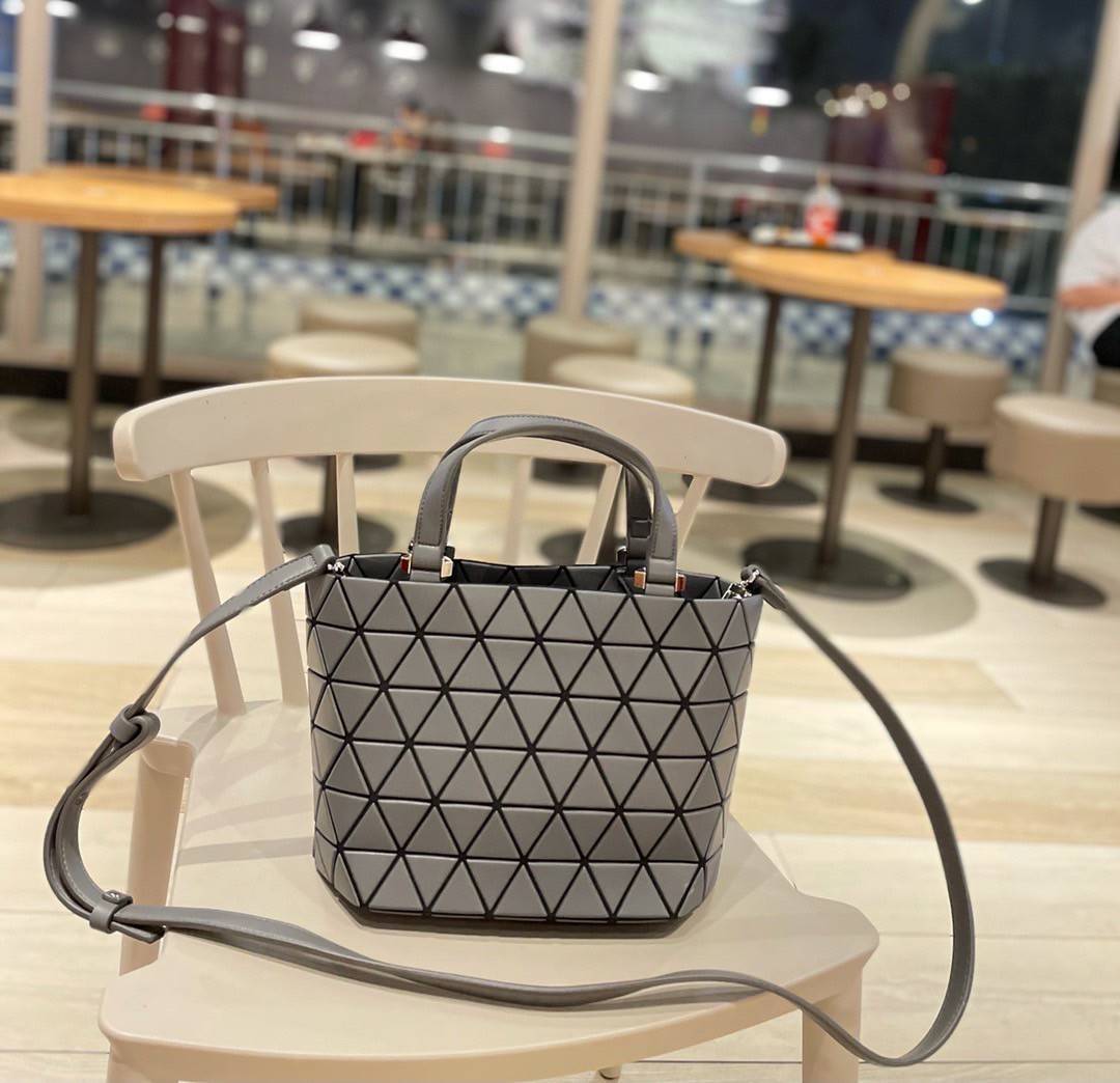 VIP GIFT 】BAOBAO Issey Miyake Crystal Matte Shoulder Bag
