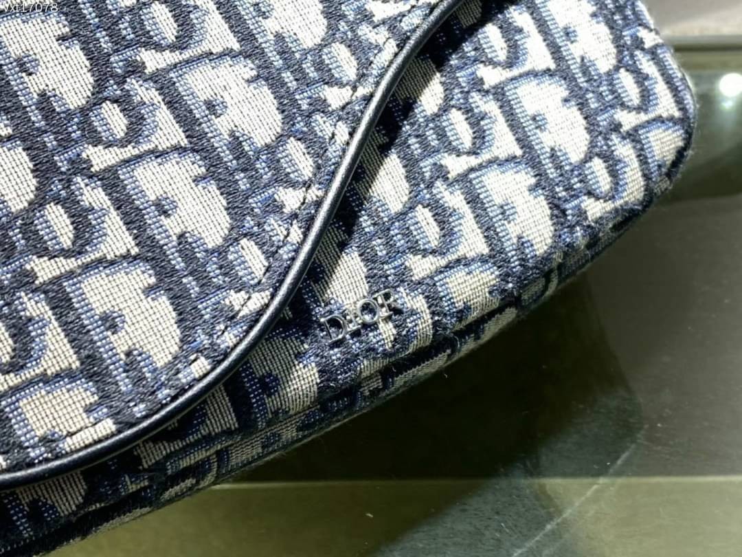 CHRISTIAN DIOR BEIGN AND OBLIQUE JACQUARD SADDLE BELT BAG / Dior Belt Bag เกรดใช้งานสลับของแท้ เกรดออริจินอล ภาพสินค้าถ่ายจากงานขายจริง ใช้งานต่างประเทศได้