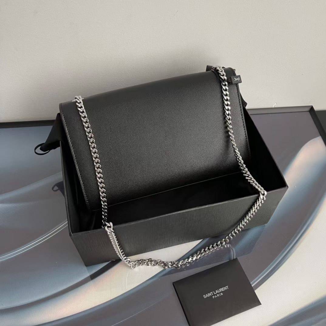 YSL kate medium chain bag in grain de poudre embossed leather 24cm กระเป๋าสะพายแบรนด์หรู รุ่นฮิตลอดกาล งานสวยดูดีมีระดับ ปั้มทุกจุด ขนาดกระทัดรัดกำลังดี มาพร้อมาสะพายโซ่ยาว เลื่อนปรับเป็น 2 แถว เพื่อสะพายเป็นสายสั้นได้ ด้านในโล่งกว้าง ใส่กระเป๋าสตางค์ใบยา