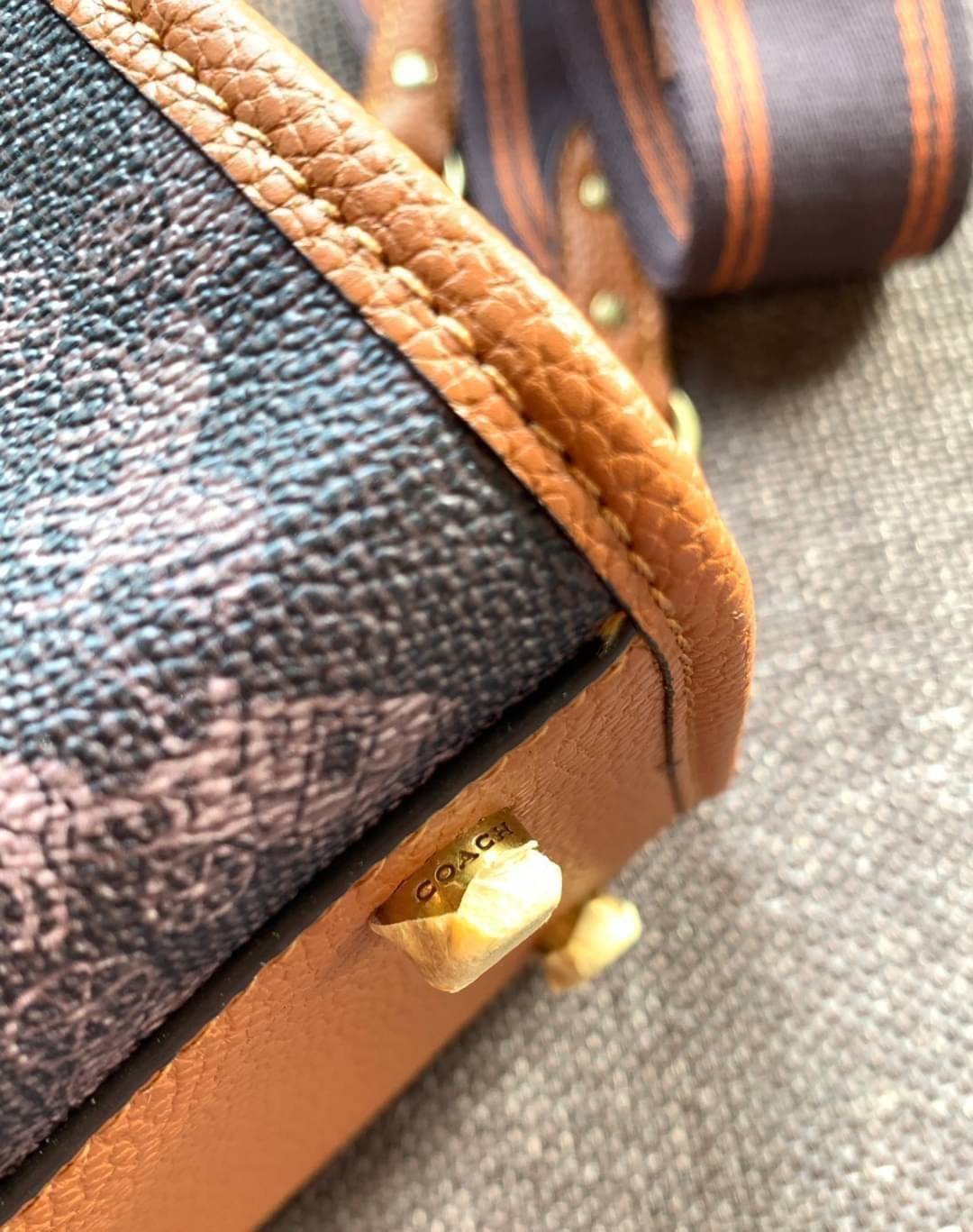 COACH FIELD TOTE 30 WITH HORSE AND CARRIAGE PRINTAND CARRIAGE BADGE 📣พร้อมส่งที่ไทย ใหม่ล่าสุด บอกเลยสีสวย สุดคลาสสิคมากๆ