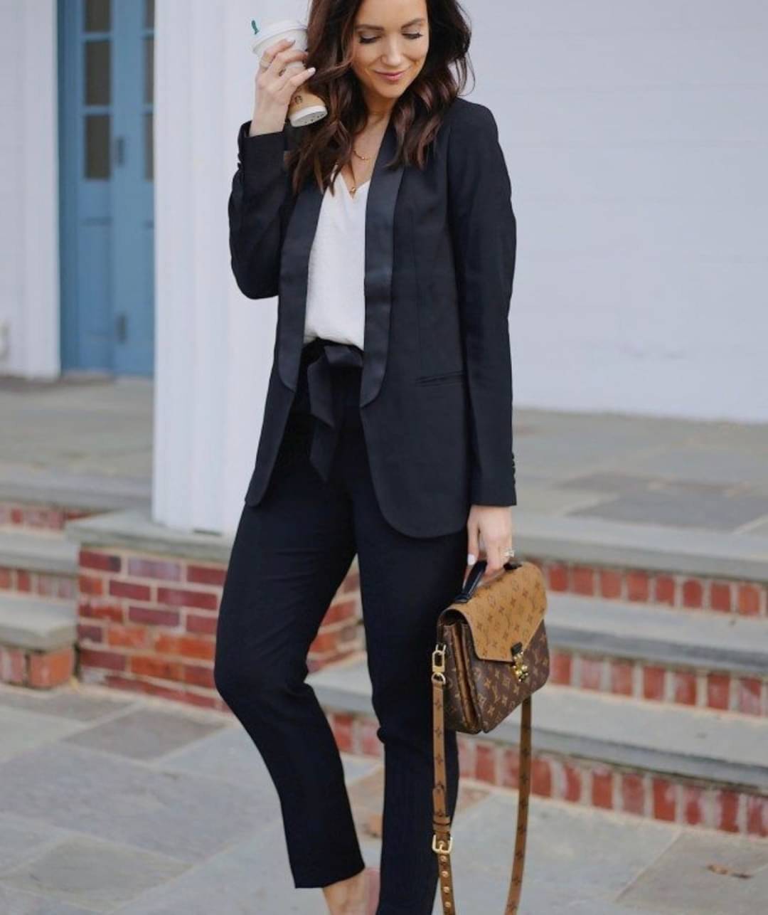 LV Pochette Métis ไอเท็มนำแฟชั่นที่น่าดึงดูดใจอย่างยิ่ง กระเป๋าที่มีรูปลักษณ์ทรงกะทัดรัดและใช้งานได้สะดวก หนังแท้แคนวาสอย่างดีเลยค่ะ ลาย Monogramอัญเป็นเอกลักษณ์ของแบรนด์