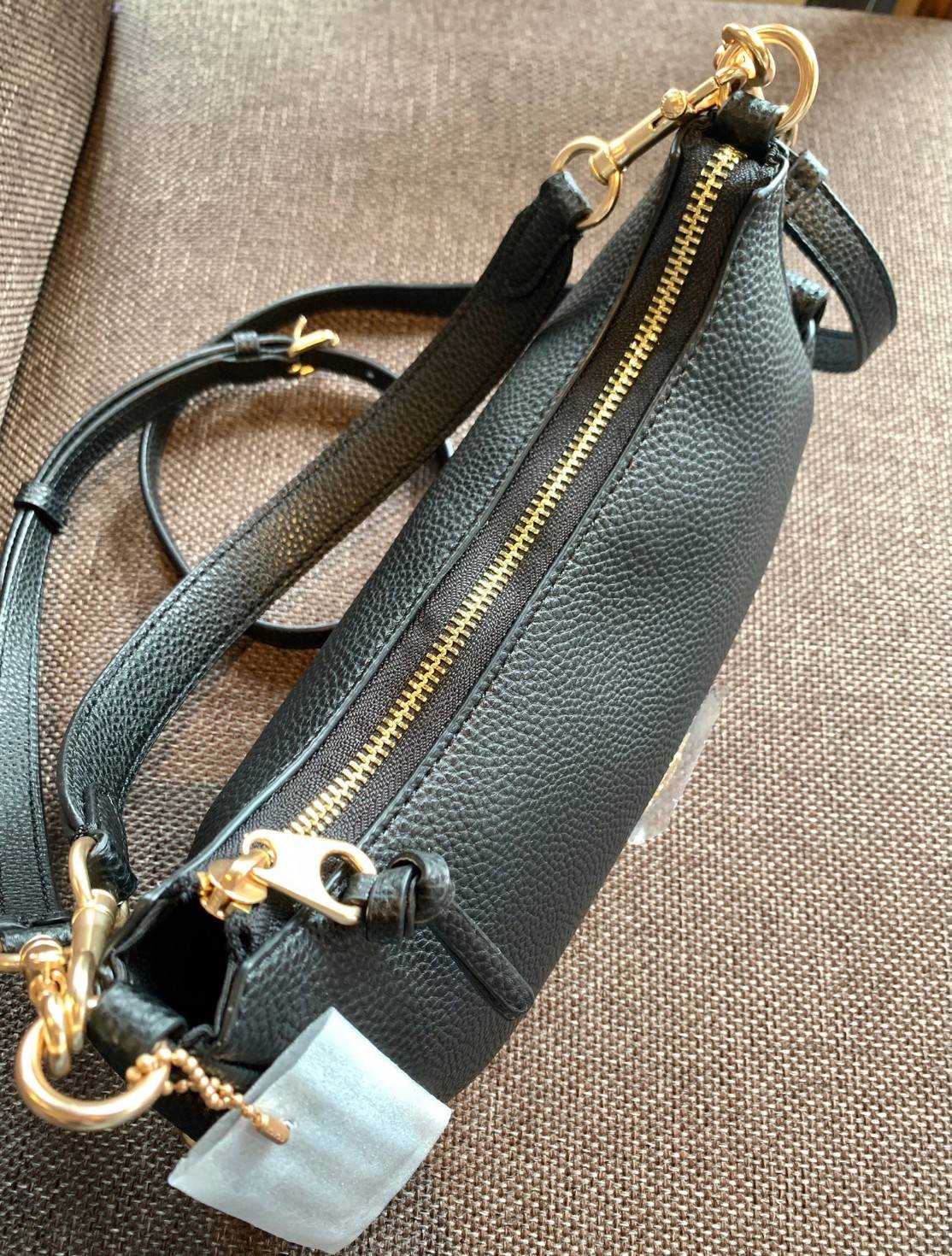 น้องออกใหม่ล่าสุดสวย หักใจไม่ลงเลยค่าา😘 COACH PENNIE SHOULDER BAG ((C7222)) พร้อมส่ง สีใหม่ล่าสุด ยังไม่มีในช๊อปไทยค่าา กระเป๋าหิ้ว//สะพายข้างได้ สุดคุ้ม! หนังแท้ชั้นดี ลายหนังสวย นิ่มมือดีมากๆค่ะ ปากกระเป๋าแบบซิปมีหนังห้อยเพิ่มความเก๋ ภายในกระเป๋