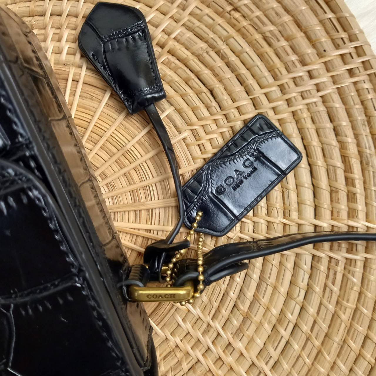 COACH CROCODILE EMBOSSED LEATHER STUDIO SHOULDER BAG (COACH C6640)🌺เอาซิ๊!!ใครอดใจไหวให้รู้ไป!! สวยตาแตก!! ปรับลุคให้ดูแพง แบบไม่ปรานีกันล่ะคราวนี้!// กระเป๋าถือ กระเป๋าสะพาย อีกหนึ่งคอลเลคชั่นสุดตะลึงตา หรูหรา! เวอร์วังอลังสร้าง! ที่ดูแพงม๊ากก!!/