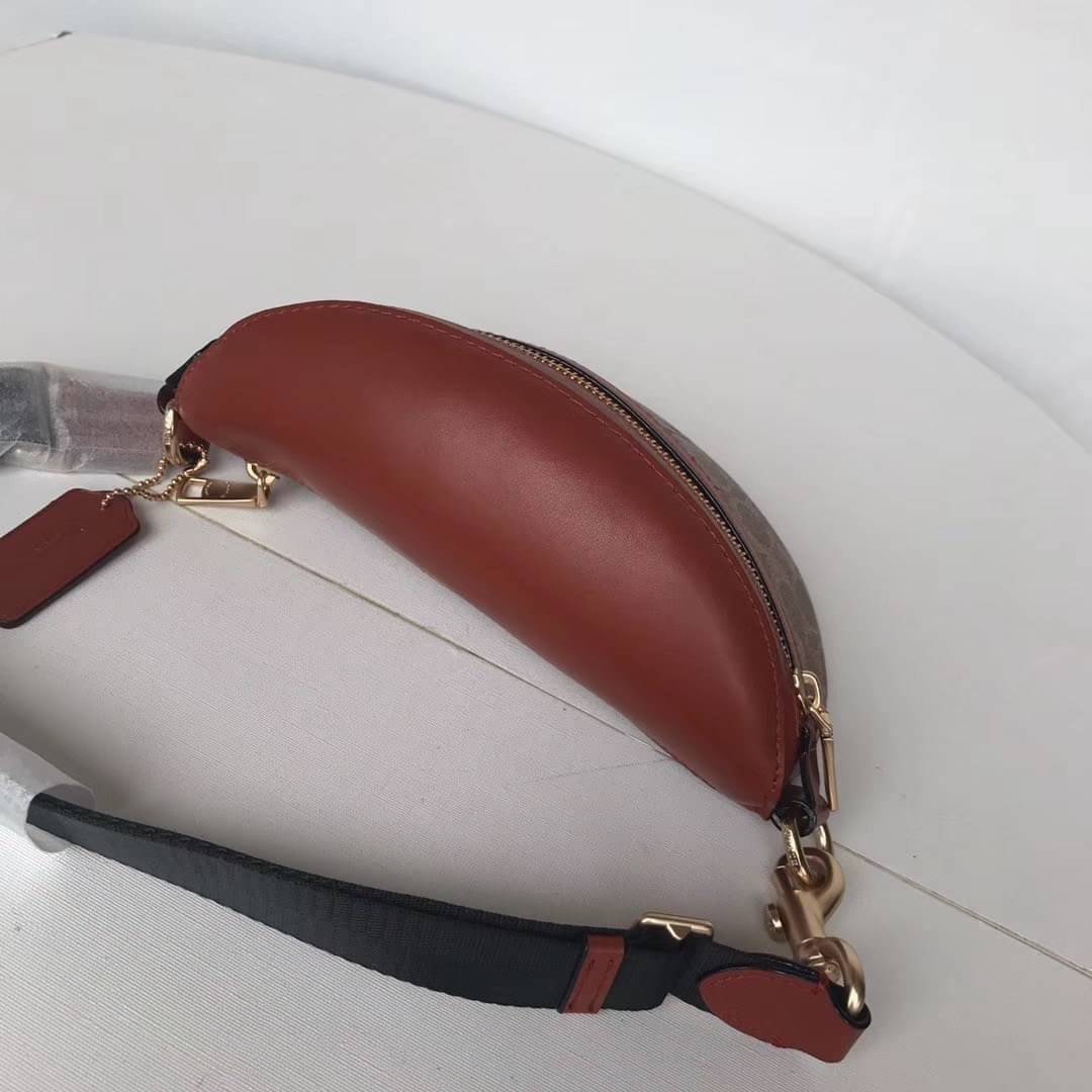 LIMITED EDITION !! COACH BELT BAG IN SIGNATURE WITH REXY BY GUANG YU กลับมาอีกครั้งกับ Coach X Disney สวยงามมากๆค่ะ คาดอก คาดเอวได้ ลาย C ตัดขอบหนังเรียบ มีช่องซิปทั้งหน้า//หลัง ใส่มือถือได้ทุกรุ่น;พาสปอร์ตได้ ;กระเป๋าเงินใบกลางได้;อื่นๆจำเป็นได้ครบค่ะ.