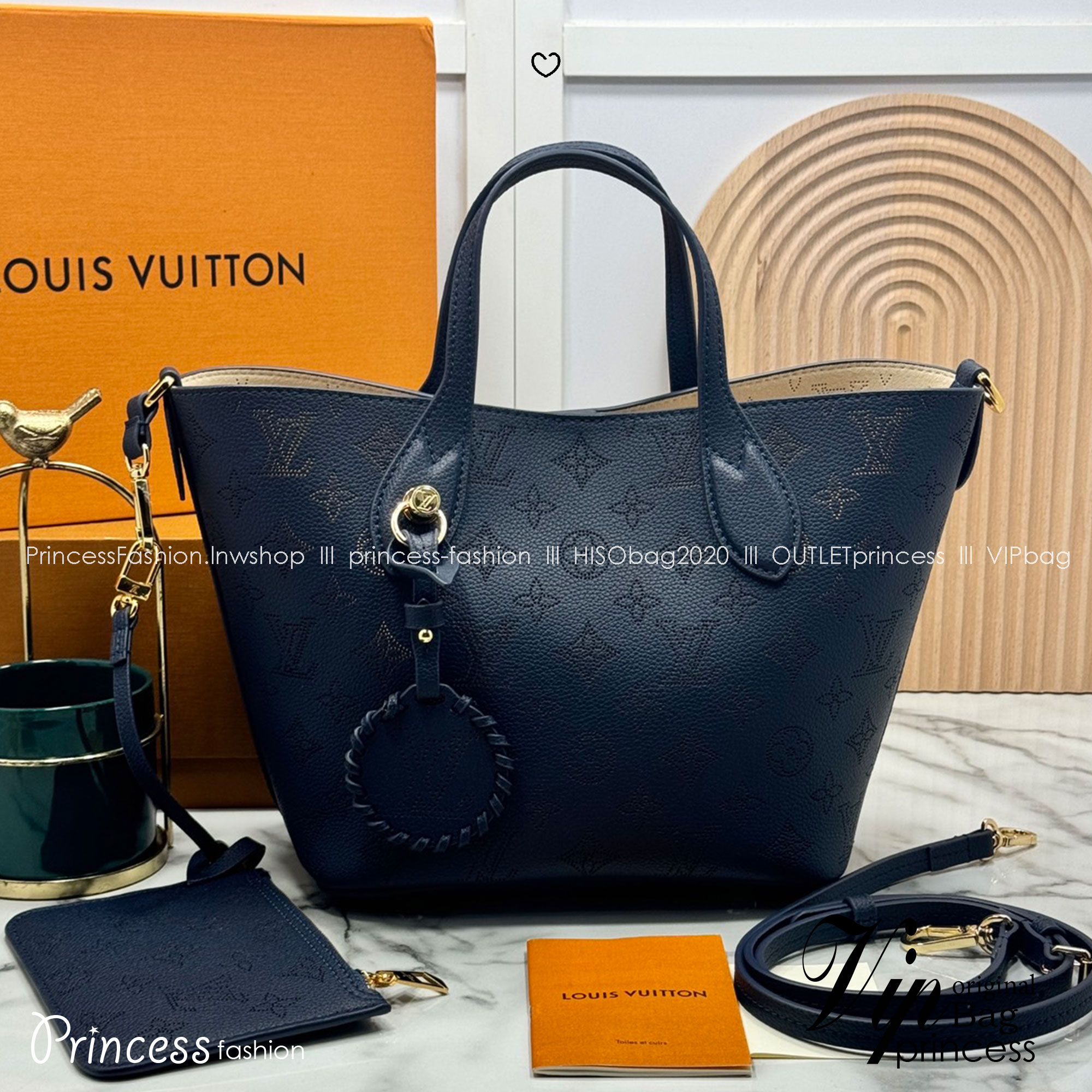 TOP ORI หนังแท้ | LV Blossom PM bag กระเป๋าทรงโท้ทรุ่นใหม่ โทนสีกรมคลาสสิกเหนือกาลเวลาที่มีสไตล์พร้อมตอบโจทย์การใช้งานมากขึ้น ฉลุลายโลโก้เป็นเอกลักษณ์ สวยหรู ดูแพงมากค่ะ