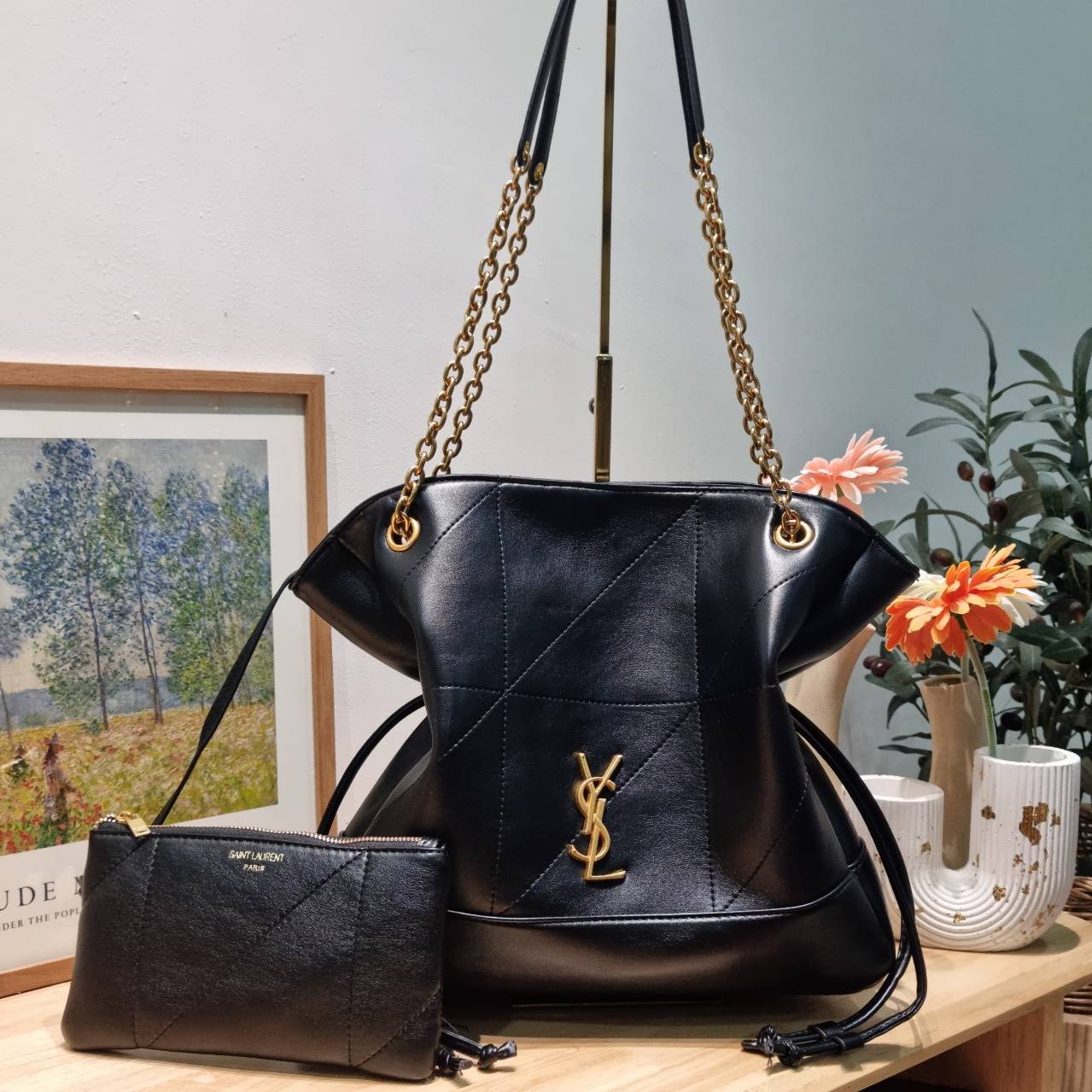YSL jamie shopping bag ครบเครื่องตัวมัมเค้าใช้กัน ดีไซน์ใหม่! กับกระเป๋าสะพายใบใหญ่ เรียบหรู ดูปัง ดูแพง สีดำคลาสสิคตัดกับอะไหล่สีทองได้อย่างลงตัว