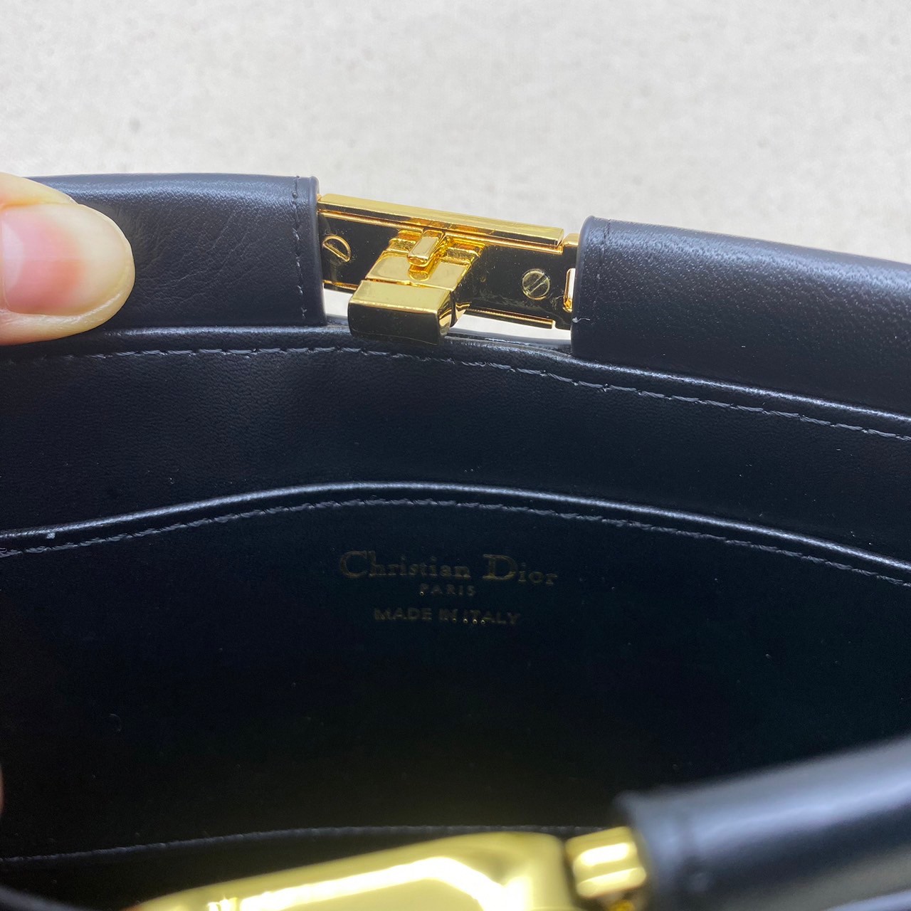 Dior Caro Colle Noire Clutch with Chain Cannage / DIOR Clutch / DIOR BAG พร้อมส่ง 4 สี กระเป๋าสะพายทรงคลัท ดีไซน์เรียบหรู ดูแพง รุ่นนี้คือ ถือแล้วผู้ดีมากค่ะ