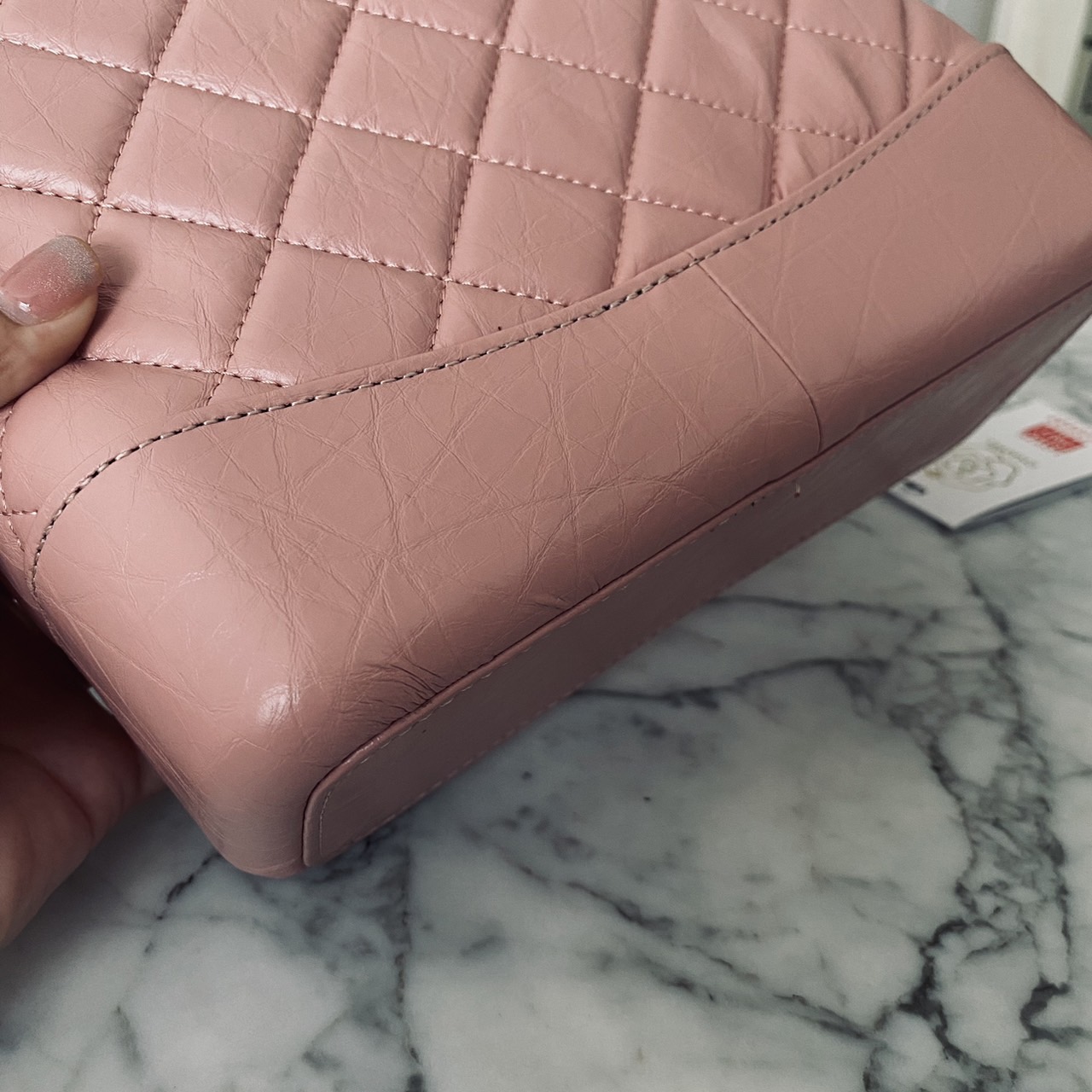 CHANEL Gabrielle Bag กระเป๋าสะพายซิกเนเจอร์สวยคลาสสิค สีชมพูพาสเทล ดีไซน์ไม่เหมือนใคร เป็นเอกลักษณ์ ใช้งานได้หลากหลาย สะพายได้ไม่ซ้ำ