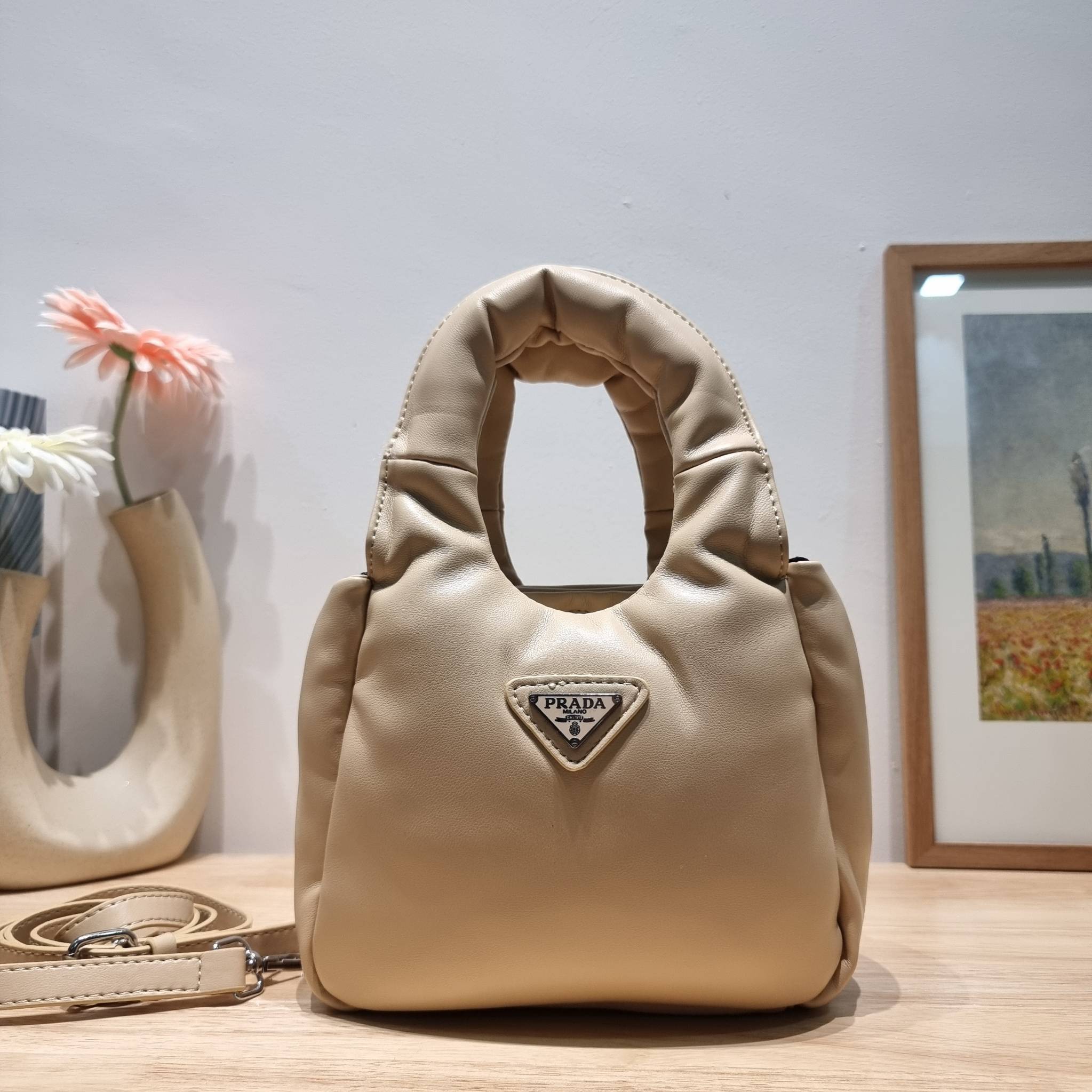 PRADA Small padded Soft nappa-leather bag พร้อมส่ง 4 สี น้องใหม่ล่าสุด กับคอลเลคชั่นที่ทำออกมาตอบโจทย์ได้ทุกไลฟ์สไตล์