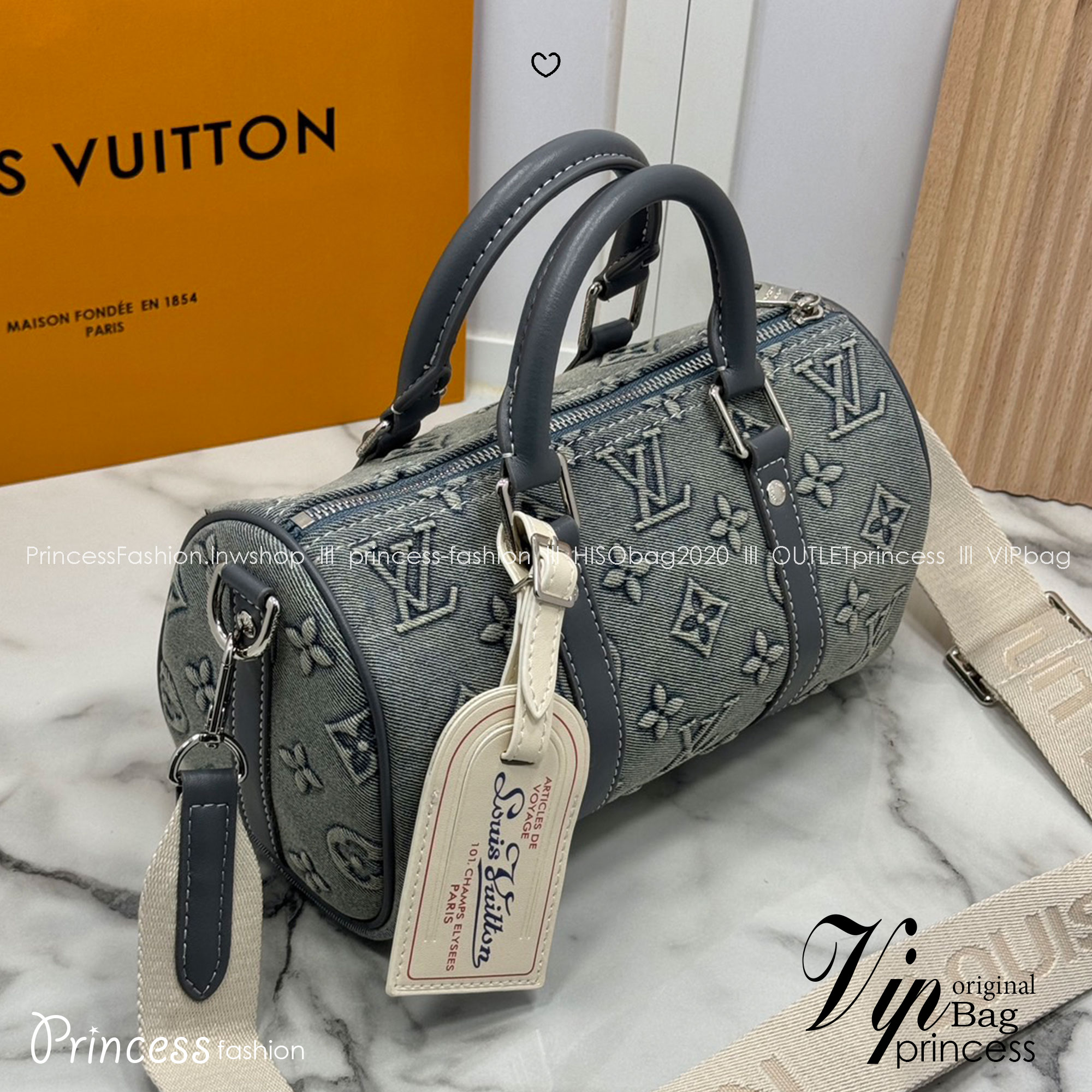 LV Bandouliere 25 Monogram Denim Bag กระเป๋าสะพายทรงหมอนเดนิมซีดสไตล์วินเทจ ปั้มนูนโลโก้ลายโมโนแกรม ใหม่ล่าสุด มาแรงม้าก! รุ่นลิมิเต็ดที่สาวๆควรได้มีสะสม