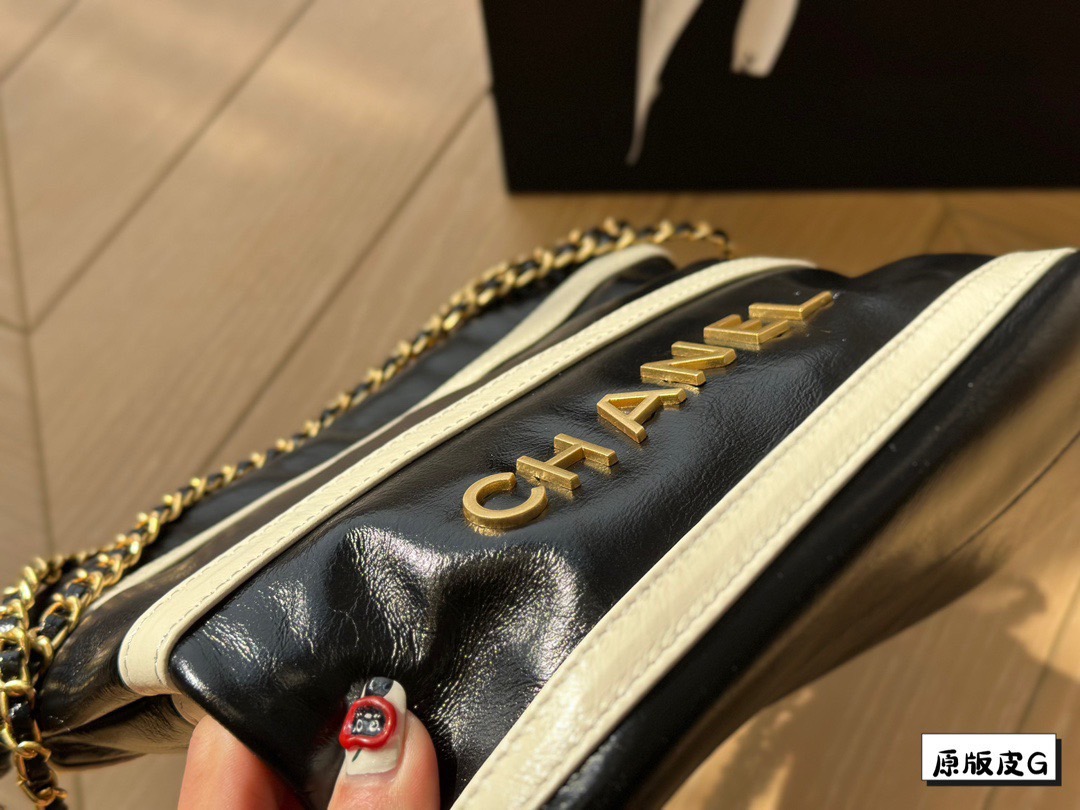 CHANEL 22 shoulder hobo tote / Chanel 22 Mini Handbag กระเป๋าโฮโบทรงโท้ทมินิ สีใหม่ทูโทนตัดขาวดำ เกรดออริ สลับแท้ 1:1 ใช้งานต่างประเทศได้