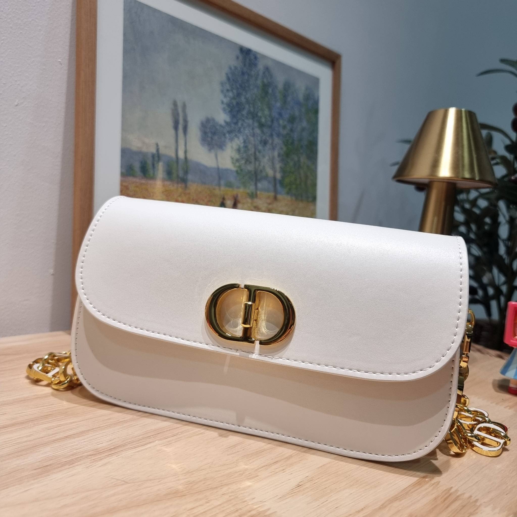 DIOR 30 MONTAIGNE AVENUE BAG สวยหรู ดีเทลแพง ต้องยกให้ไอเท็มนี้เลย กับกระเป๋าสะพายข้าง รุ่นที่ใครเห็นเป็นต้องรัก