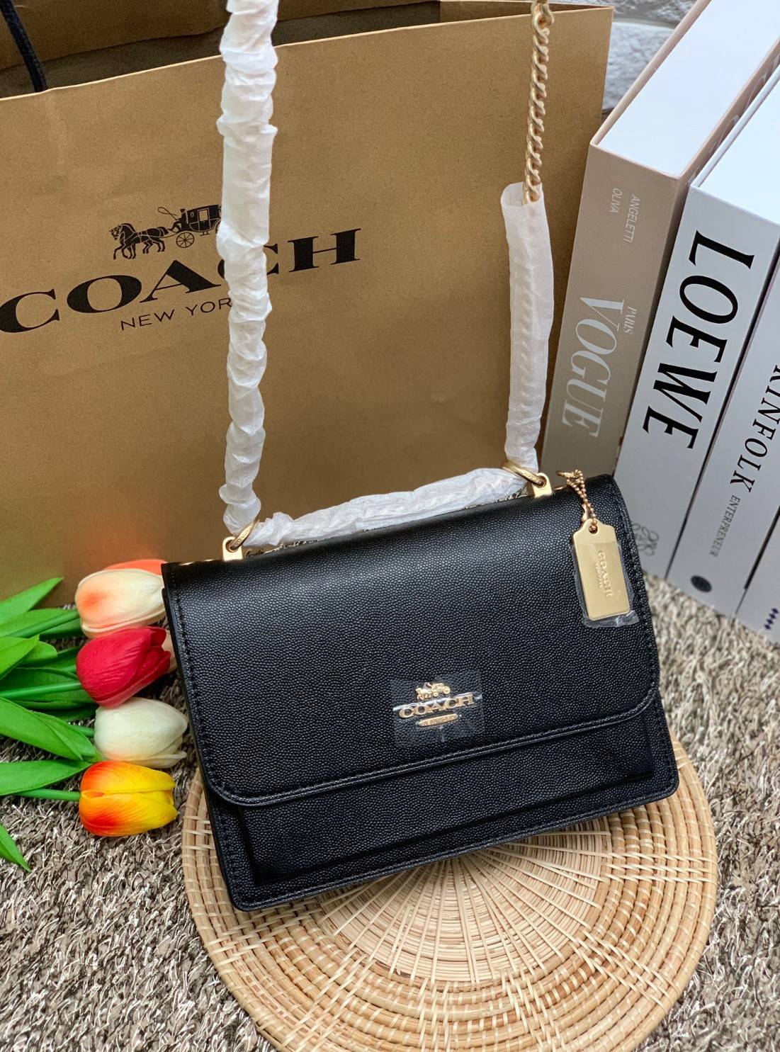 พร้อมส่งถึง8สี ห้ามพลาดค่ะ! COACH KLARE CROSSBODY BAG ((91019//91174//90400//1424//90635)) พร้อมส่งที่ไทย กระเป๋าสะพายครอสบอดี้ร์หรือสามารถทบเป็นสายคู่คล้องไหล่ได้ด้วยค่ะ หนังแท้ แต่ละสีทำลายหนังได้สวยงามแตกต่างกันออกไปนะคะ ✔️ห้อยด้วยป้ายแบรนด์แบบโ