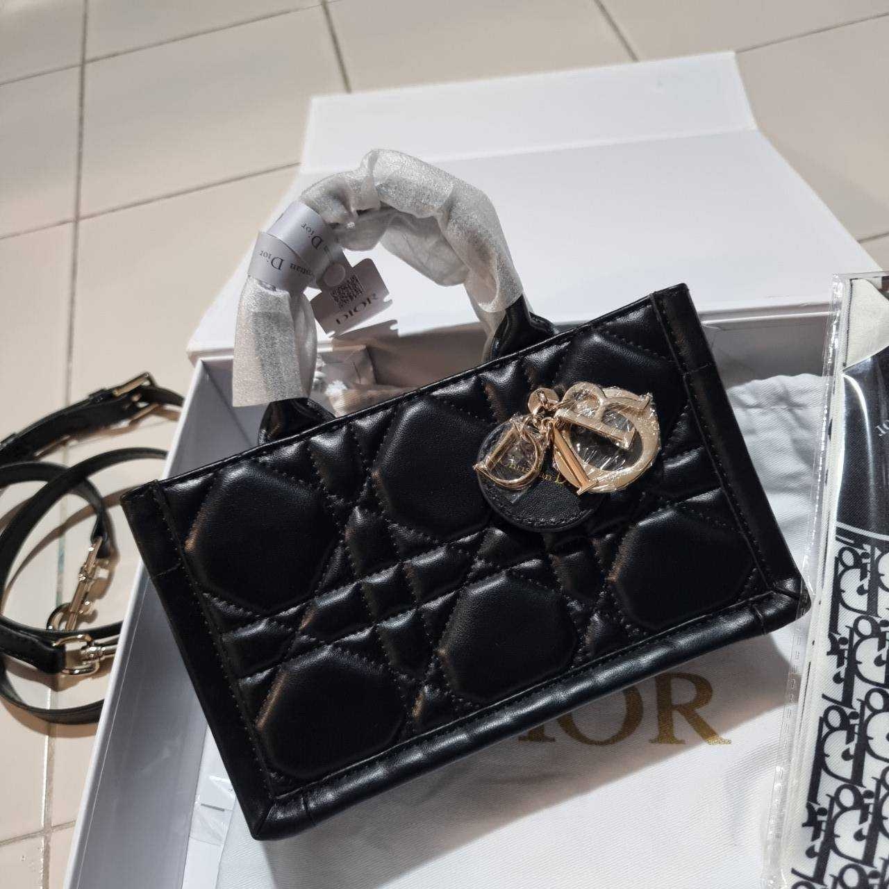 Dior mini book tote macro cannage bag กระเป๋าทรงโท้ทสุดฮิต ไซส์มินิ ดีไซน์ใหม่ หนังสวย พกพาไปไหนก็ได้ คล่องตัวและแมตช์ง่ายสุดๆ