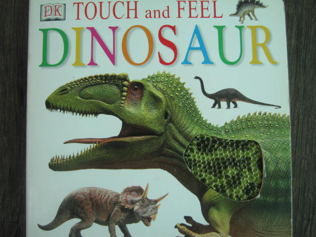 TOUCH and FEEL DINOSAUR หนังสือเสริมพัฒนาการเด็กด้านภาษามือสอง