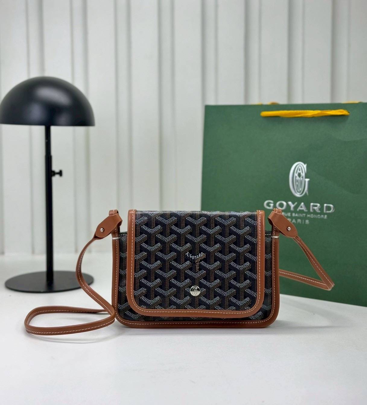 10 สี ORI หนังแท้ | GOYARD Plumet pouch-wallet กระเป๋าสะพายใบเล็กกะทัดรัด ดีไซน์กระเป๋าสตางค์ Plumet ดีไซน์มาพร้อมช่องใส่เหรียญ ธนบัตร และบัตรต่างๆ สามารถสะพายไหล่เป็นกระเป๋าสะพายข้างได้เหมือนกระเป๋าใบเล็ก