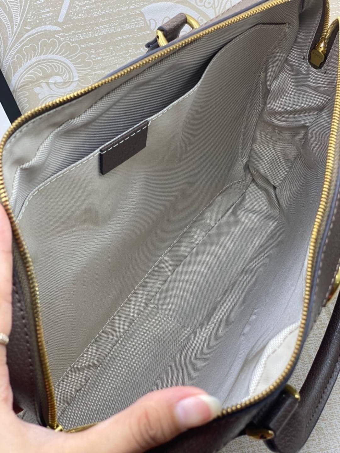 Gucci Ophidia GG Supreme Briefcase พร้อมส่งที่ไทย ภาพสินค้าถ่ายจากงานจริง GG Supreme work bag with Web shoulder strap