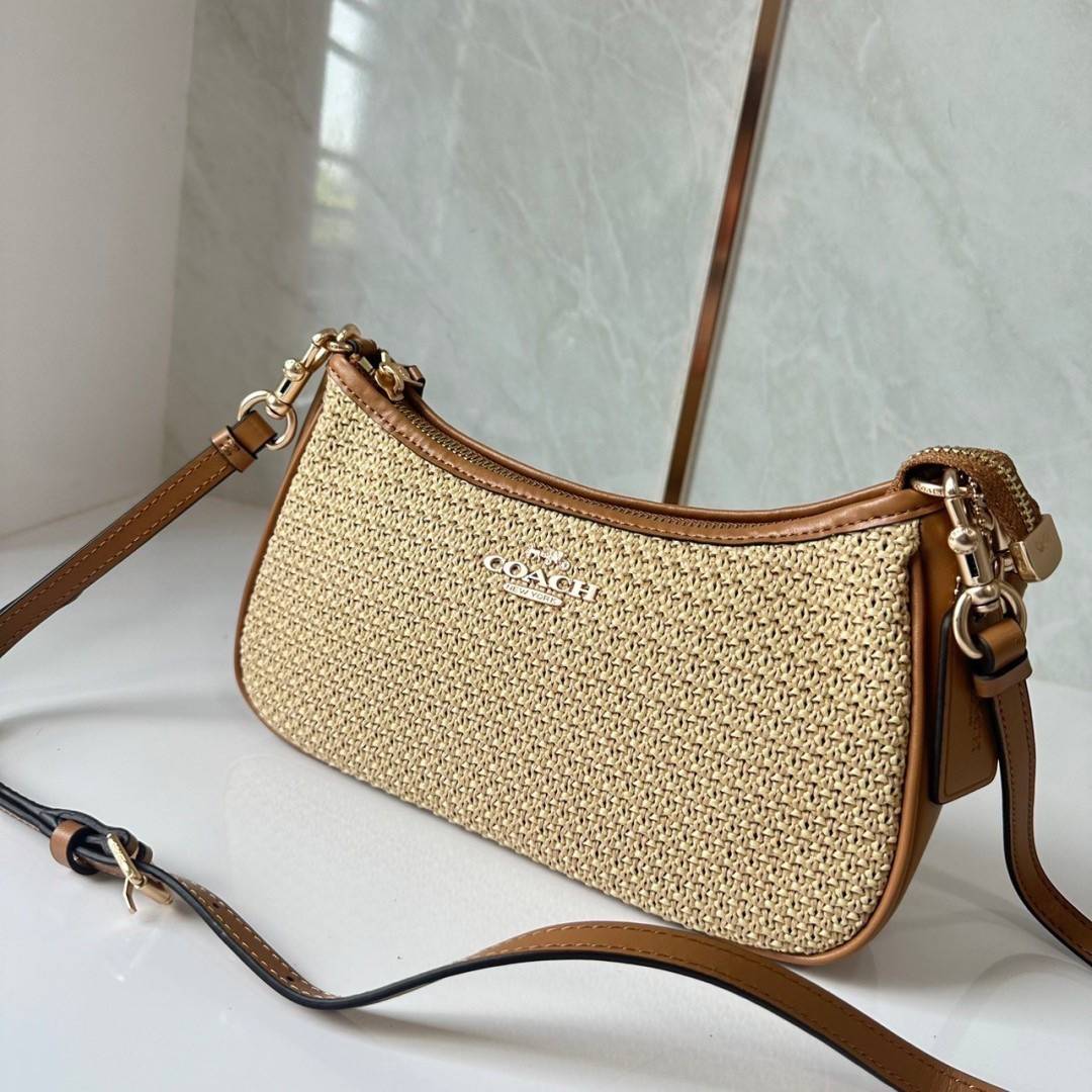 COACH TERI SHOULDER BAG (CR350) กระเป๋าทรงโฮโบ ทรงพอชดีไซน์ใหม่ เกรดท็อปออริ 1:1 สลับแท้ ใช้งานต่างประเทศได้