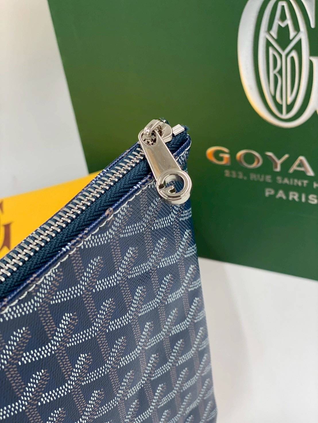 ORI หนังแท้ | GOYARD Senat MM Pouch / GOYARD Clutch Bag กระเป๋าทรงพอชคลัช ใช้เป็นกระเป๋าจัดระเบียบสำนักงานได้ เหมาะสำหรับใส่เอกสารขนาด A4, จัดระเบียบสิ่งของในกระเป๋า หรือใช้เป็นกระเป๋าคลัตช์สำหรับใช้ในชีวิตประจำวัน