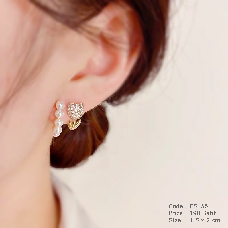 ต่างหูครอป ดอกทิวลิปสีทองฝังเพชรcz แต่งมุก