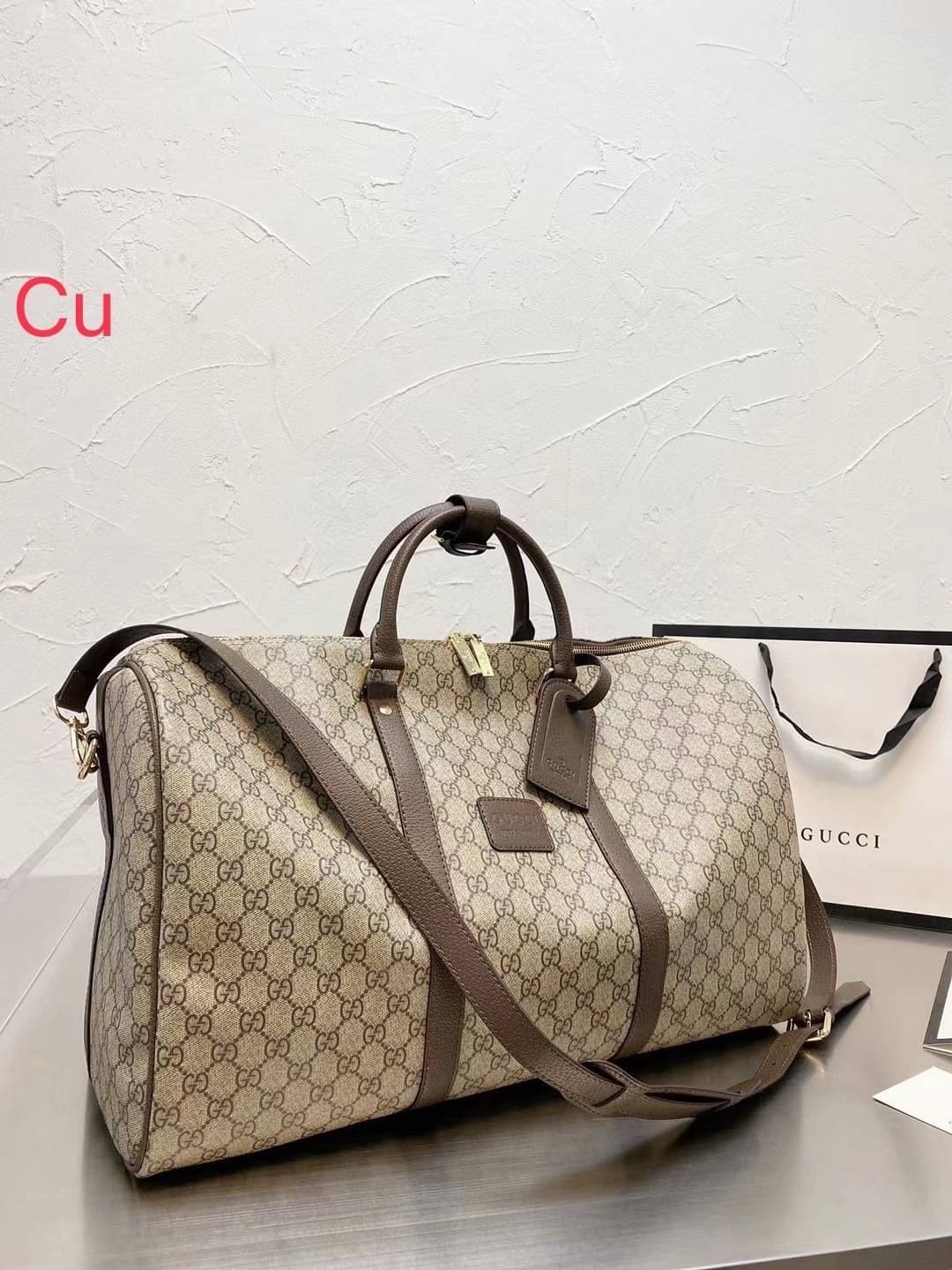 GUCCI Keepall Bag / GUCCI travel bag / GUCCI Duffle Vintage Monogram Travel Bag กระเป๋าเดินทาง เตรียมความพร้อมสำหรับทริปเที่ยวช่วงสิ้นปี!! ดีไซน์เรียบง่าย แฝงความคลาสสิค ที่ใช้ได้ทั้งชายและหญิง