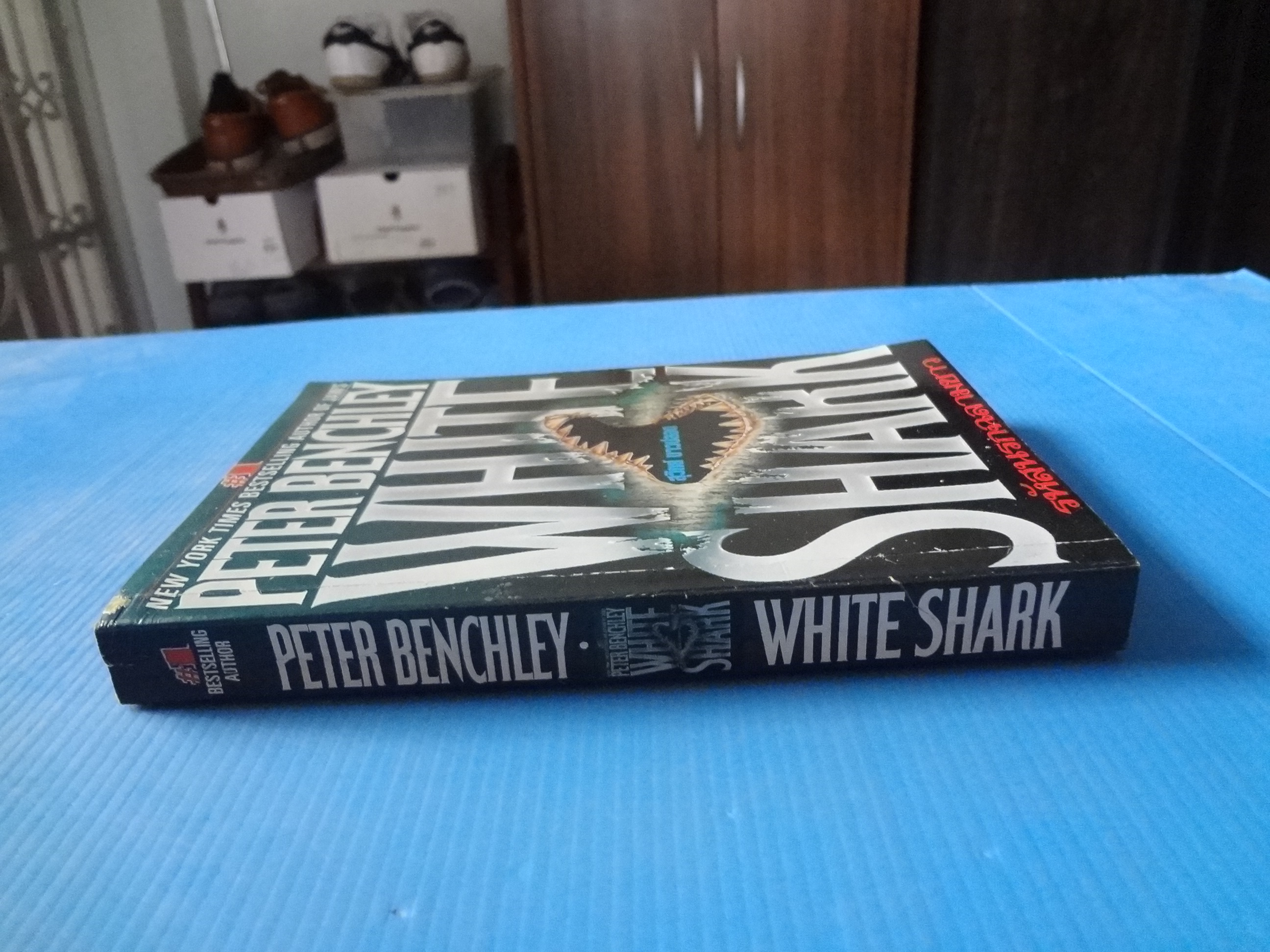 รหัสนรกฉลามขาว WHITE SHARK BY PETER BENCHLEY แปลโดย สุวิทย์ ขาวปลอด พิมพ์ครั้งที่หนึ่ง ส.ค. 2539