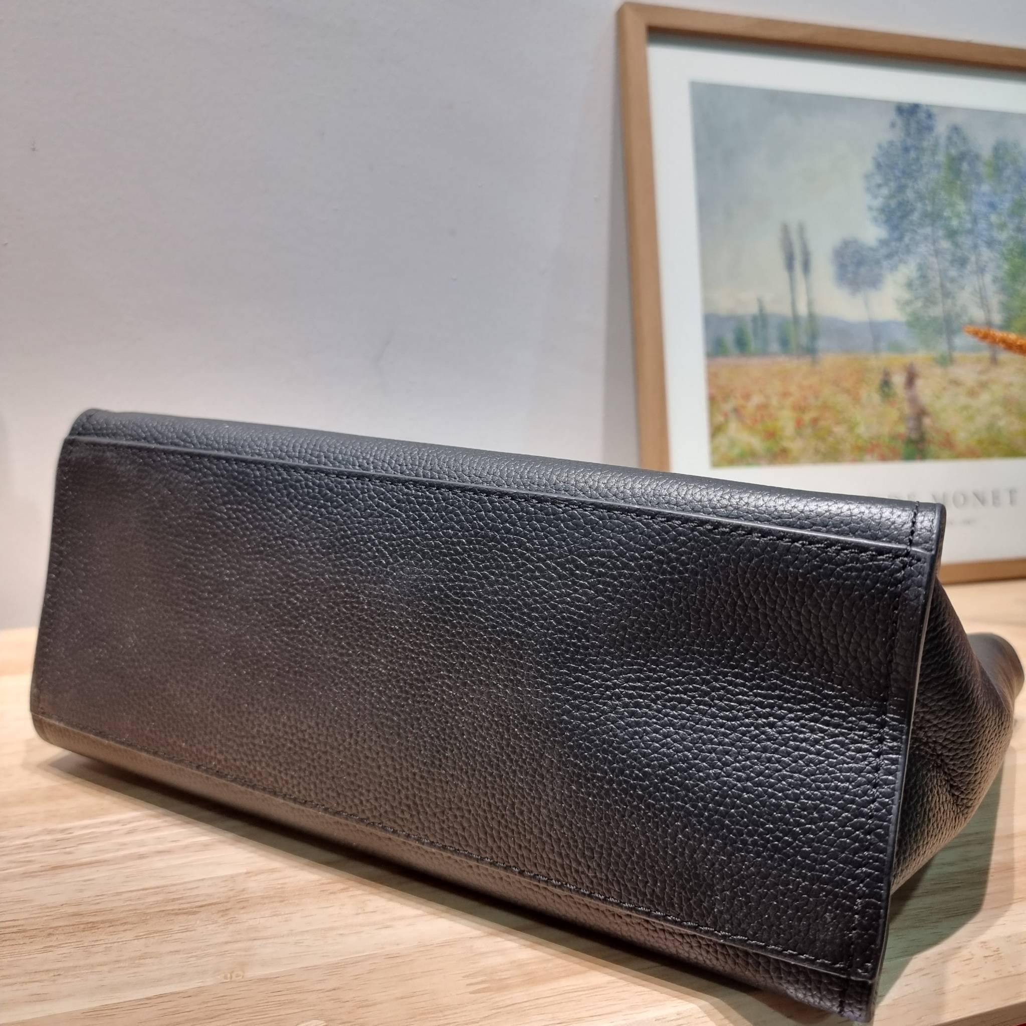 TORY BURCH BRITTEN SMALL SLOUCHY TOTE / TORY TOTE BAG / TORY BAG พร้อมส่ง กระเป๋าสะพายตัวแม่ รุ่น top ที่สวยดูแพง ใช้งานสะดวกมาก ดีไซน์ออกมาได้เรียบหรู