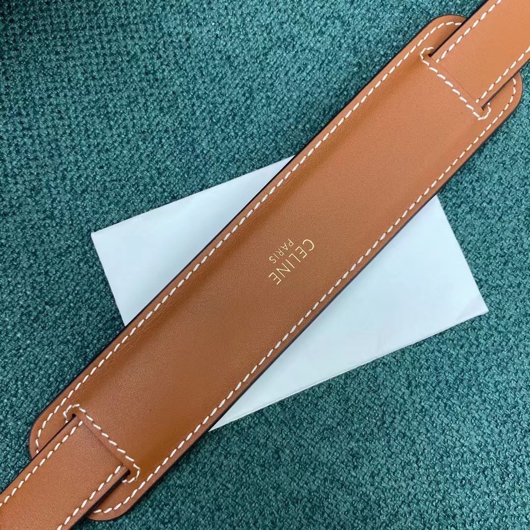 CELINE Large Voyage bag in Triomphe Canvas / Celine Keepall Bag กระเป๋าทรงบอสตันใบใหญ่จุสัมภาระได้เยอะสุดๆหนังขึ้นลาย Signature สวยหรูสุดคลาสสิค ดีไซน์ไม่มีเอ้าท์