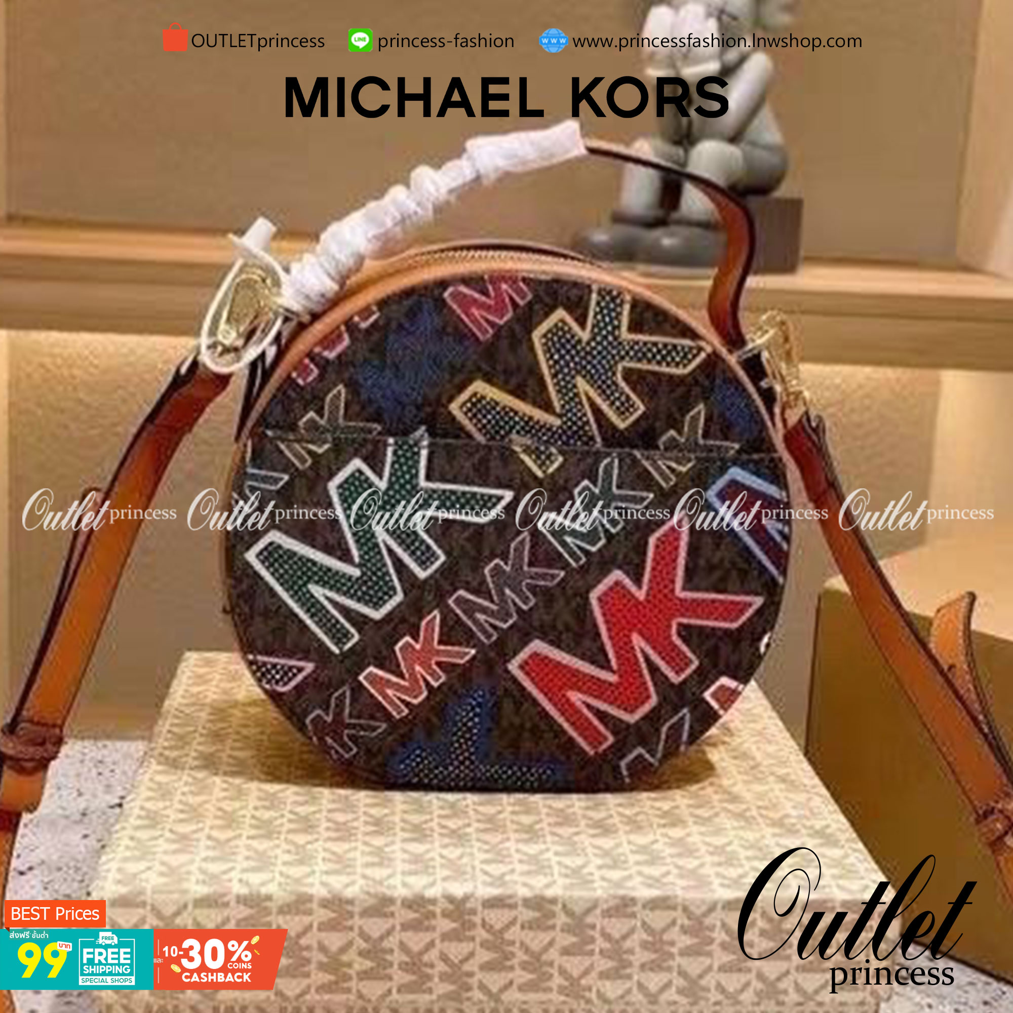 MICHAEL KORS ROUND CROSSBODY สีขาว/ดำ พร้อมส่งที่ไทย กระเป๋าสะพายMK ทรงกลม งานซิปเปิดได้กว้าง หนังพิมพ์ลายแบรนด์ มาพร้อมสายสะพายยาวครอสบอดี้ได้ค่ะ อะไหล่ทองสวยหรู งานจริงสวยน่าใช้มากค่ะ